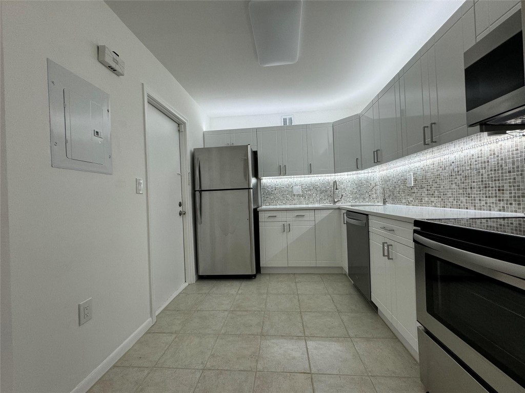 124 NE 19th Court 205B, Wilton Manors Unit: 205B