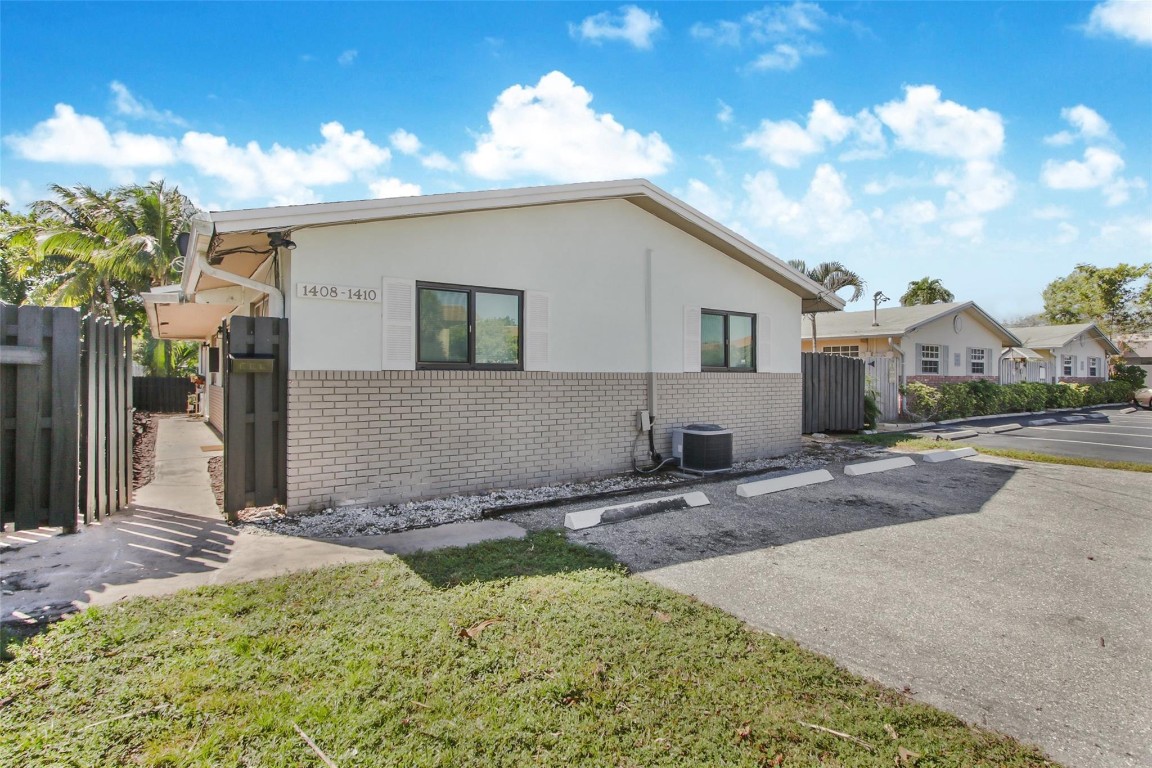1408 NE 17th Ct 2