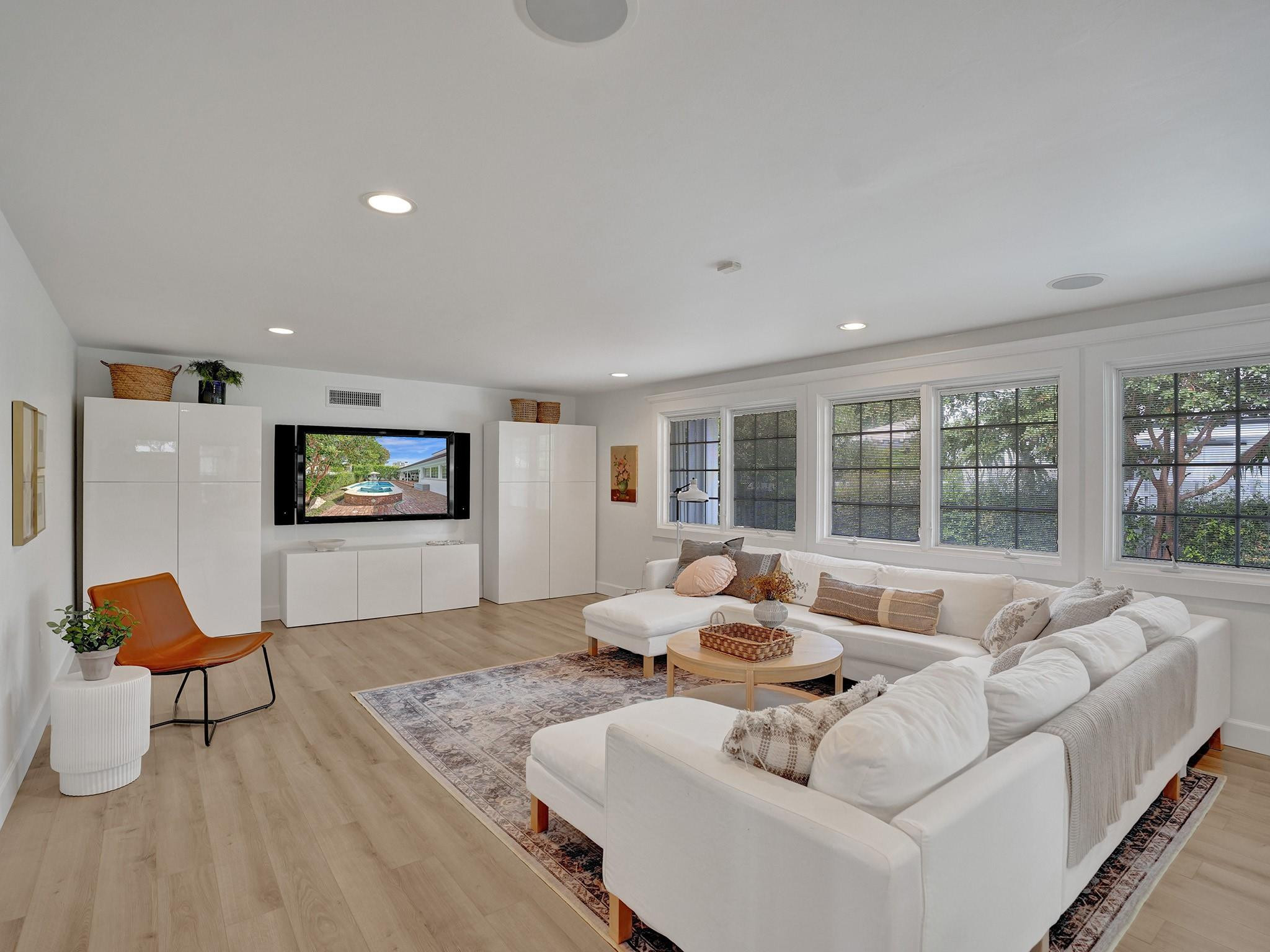 711 INTRACOASTAL DR