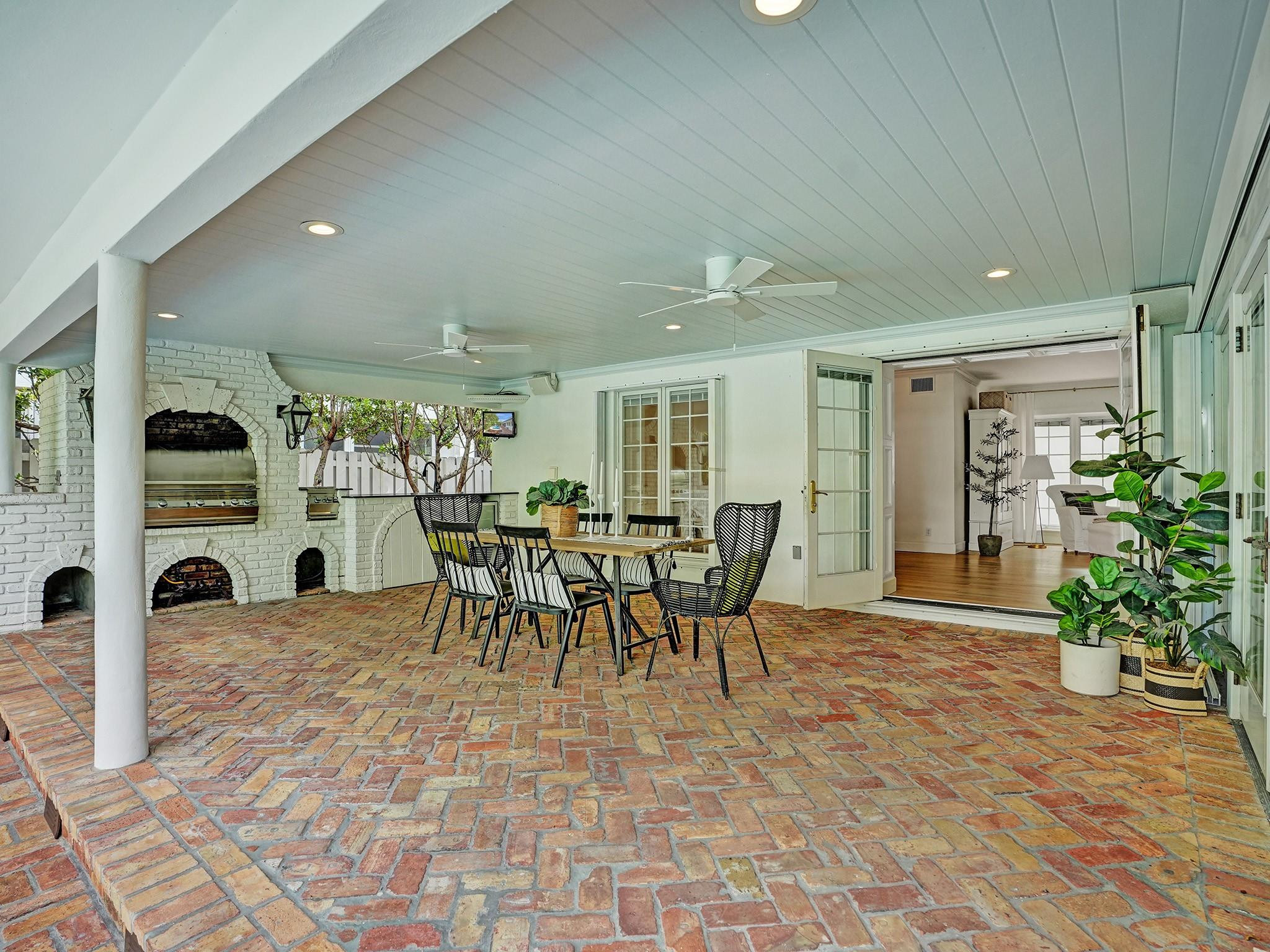 711 INTRACOASTAL DR