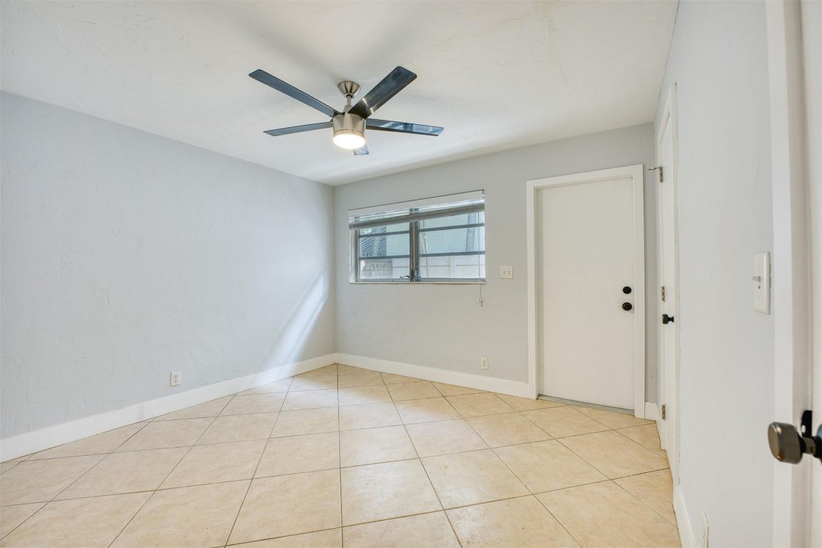 820 N Victoria Park Rd 5