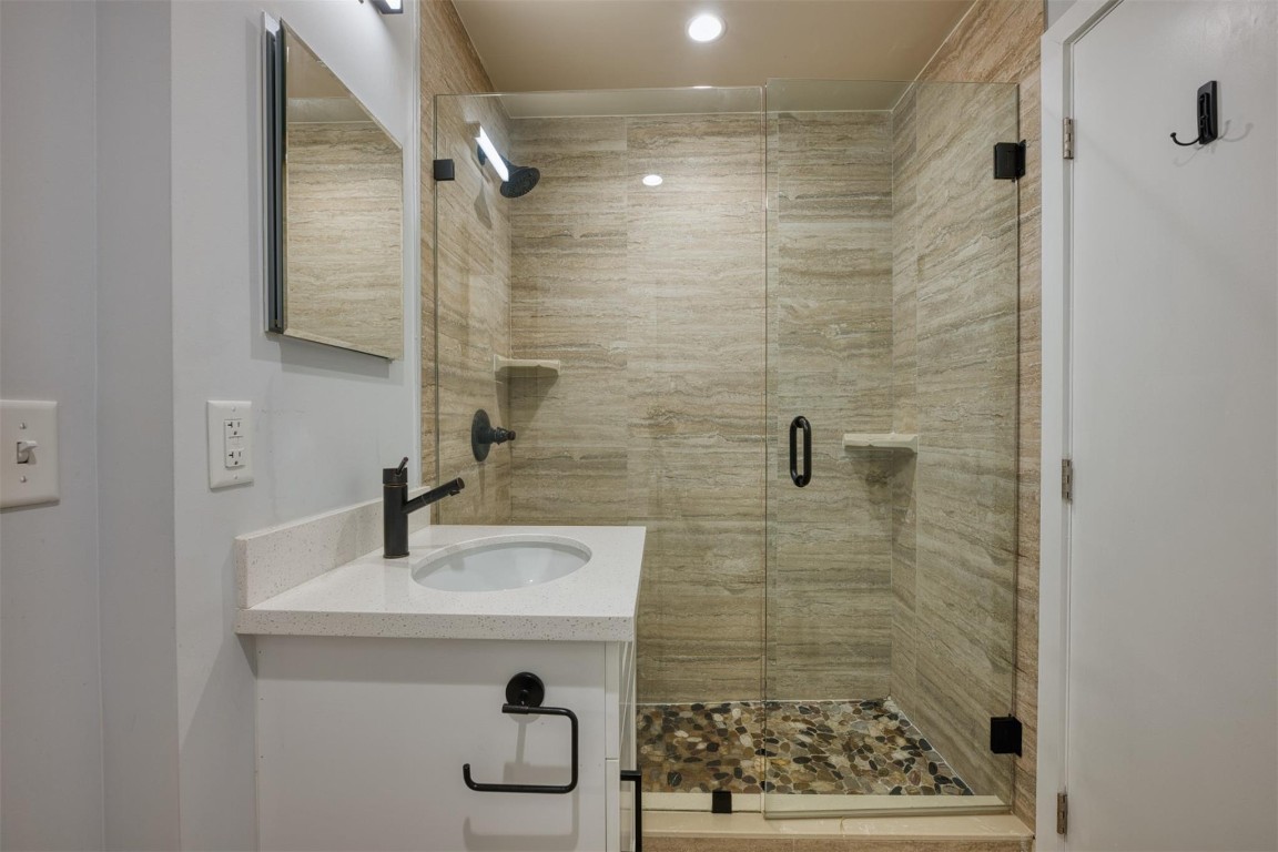 820 N Victoria Park Rd 5