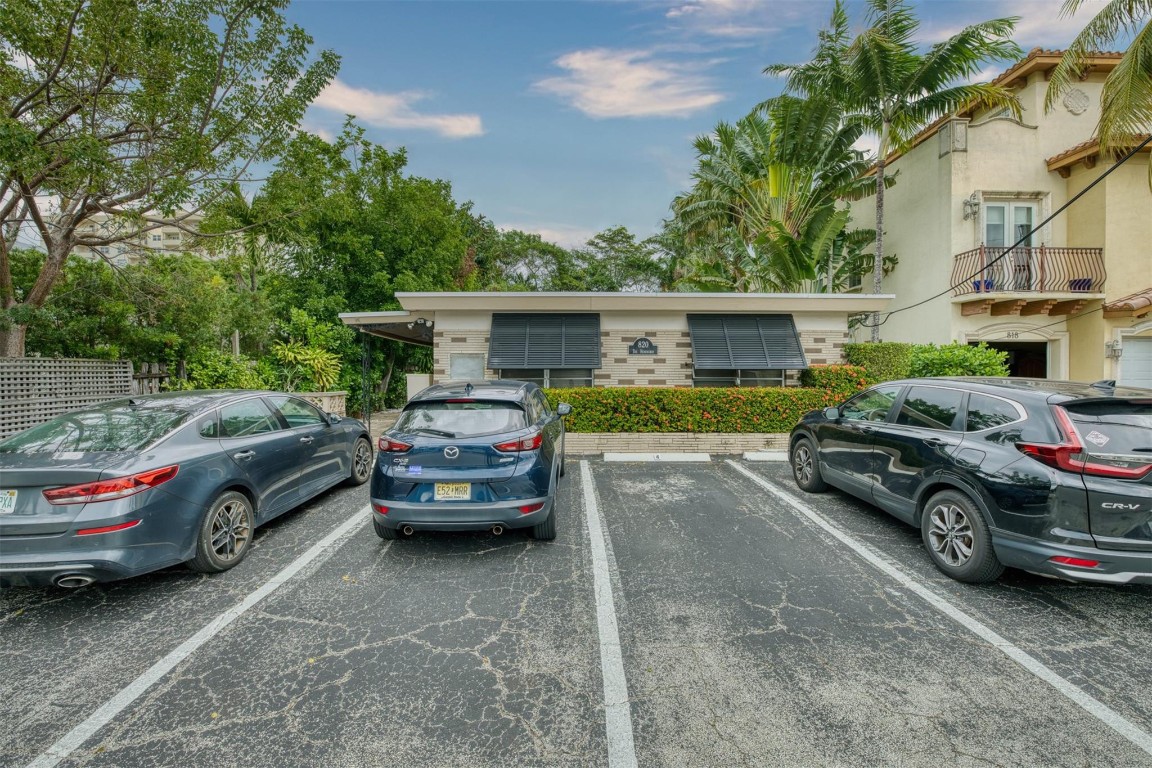 820 N Victoria Park Rd 5