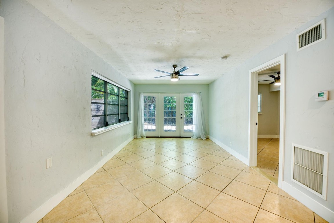 820 N Victoria Park Rd 5