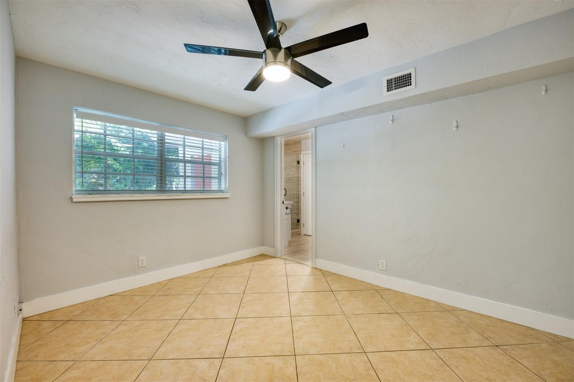 820 N Victoria Park Rd 5