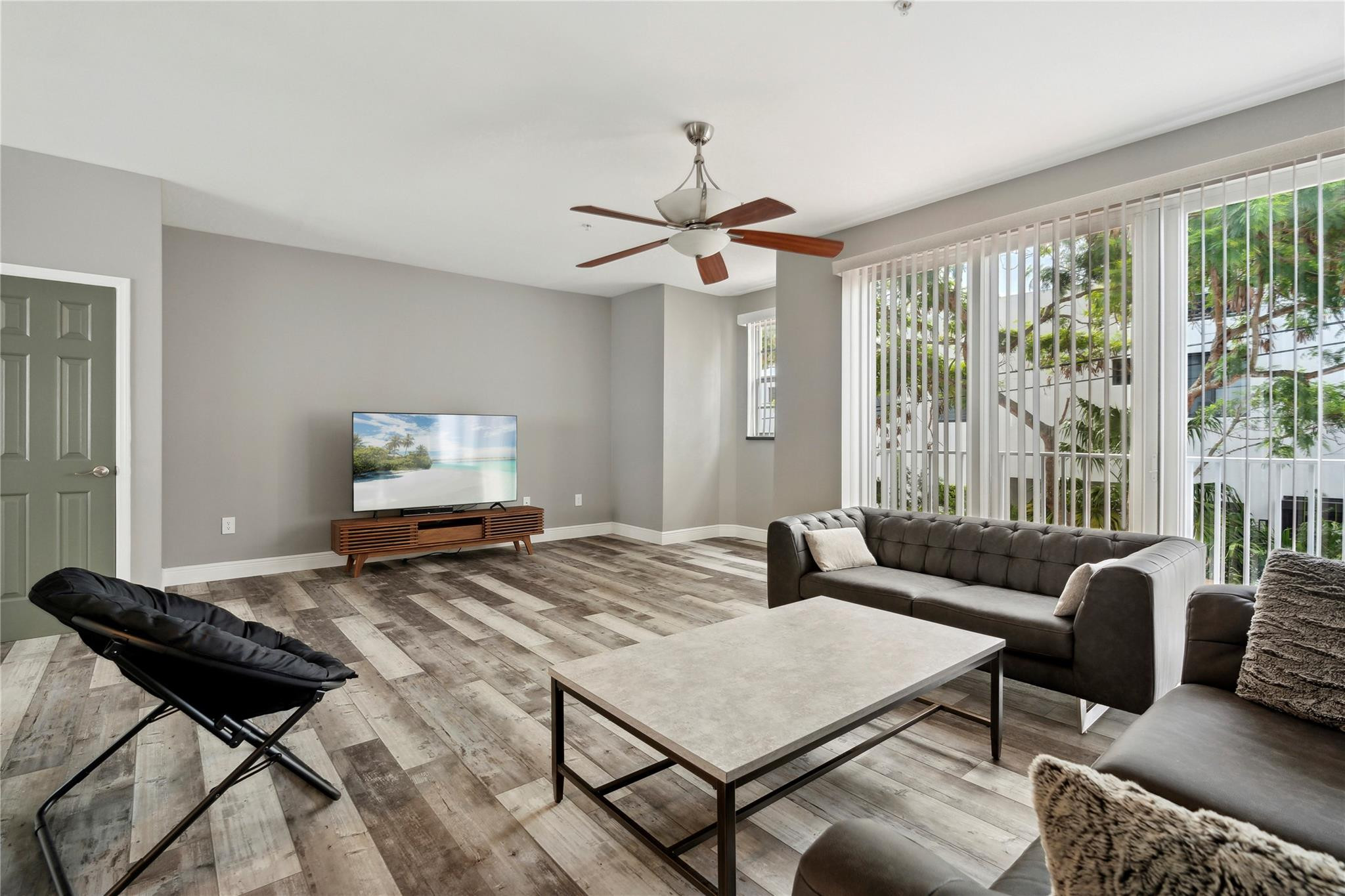 2725 NE 8th Ave 115
