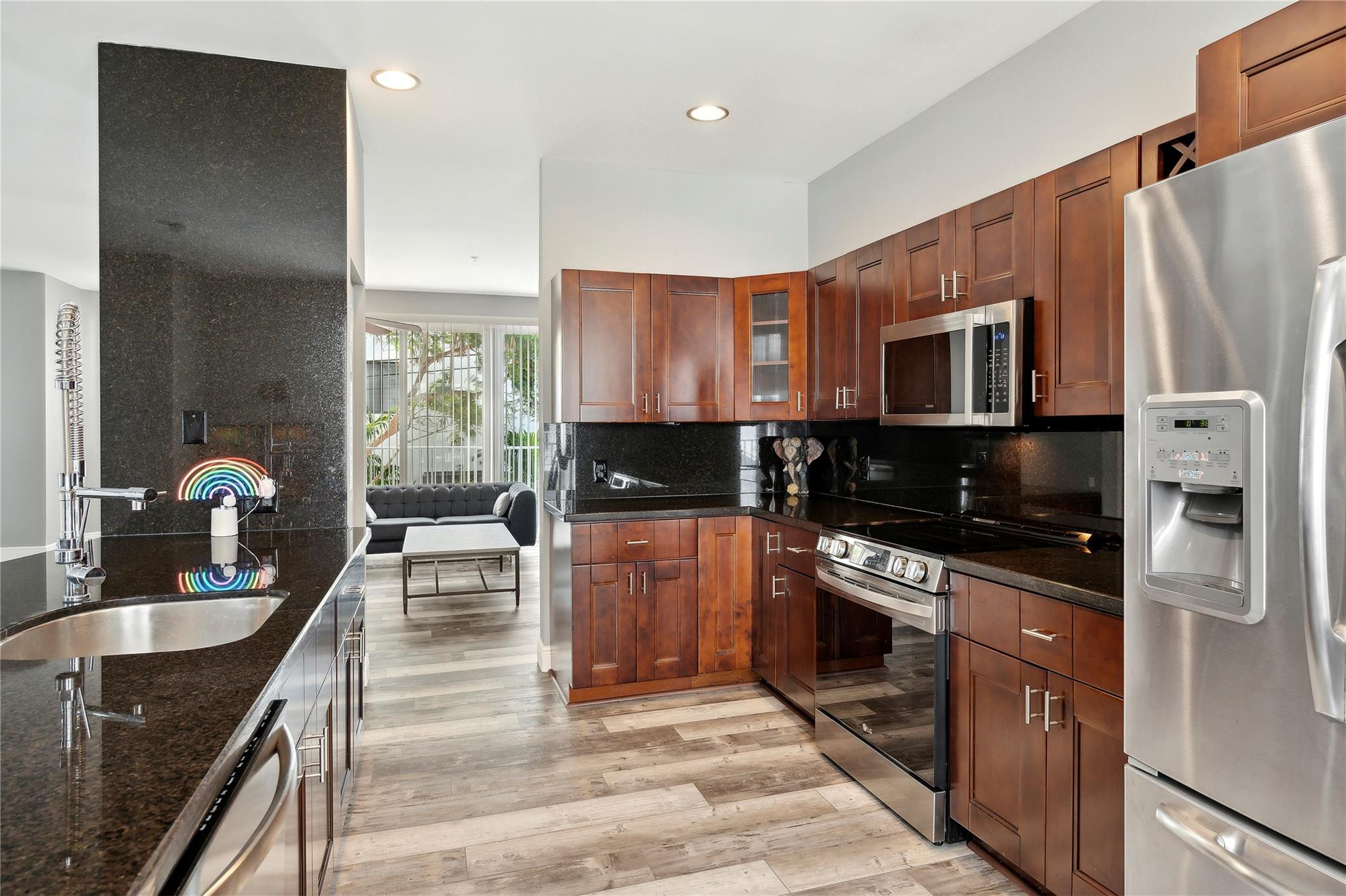 2725 NE 8th Ave 115