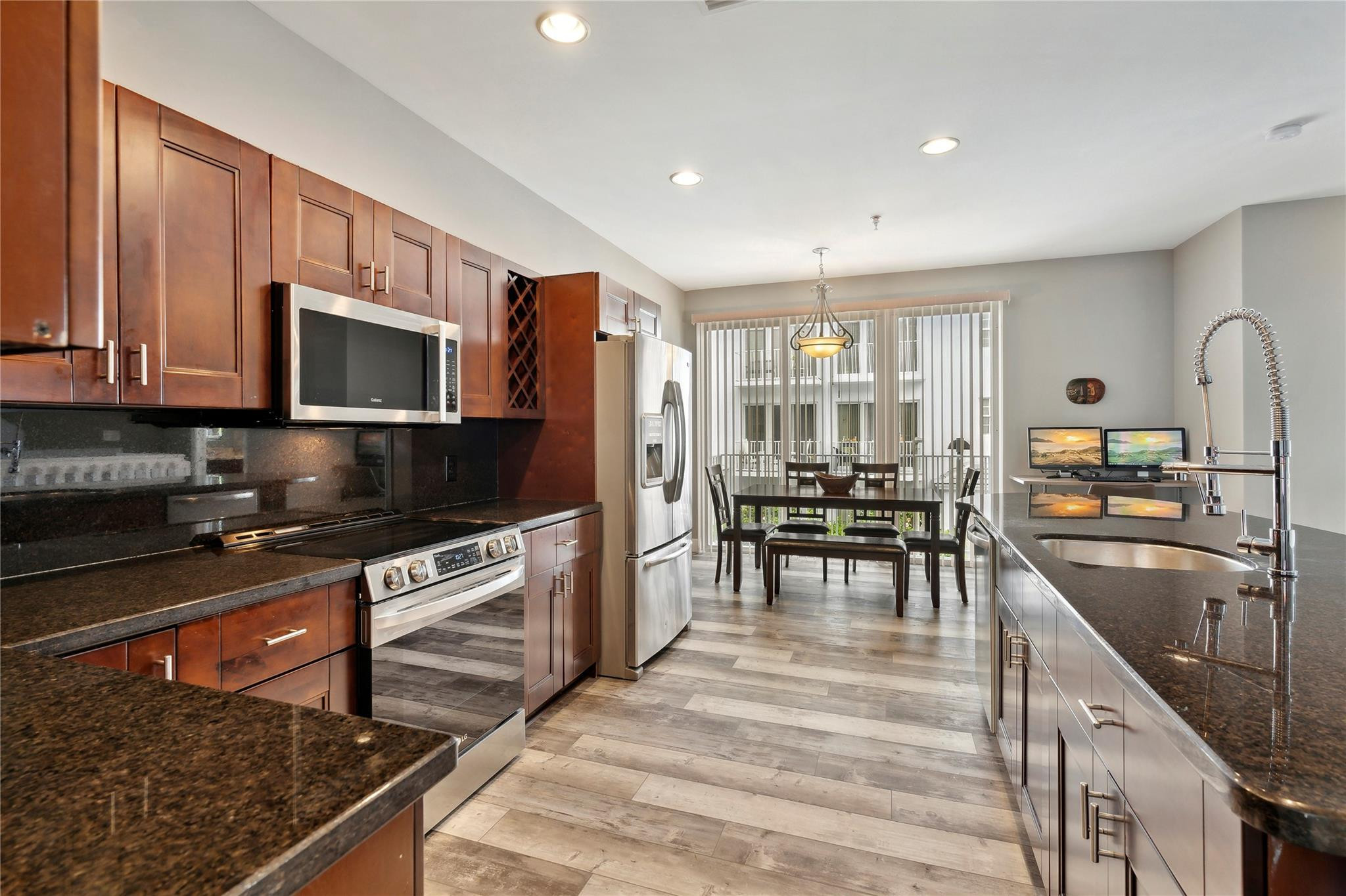 2725 NE 8th Ave 115