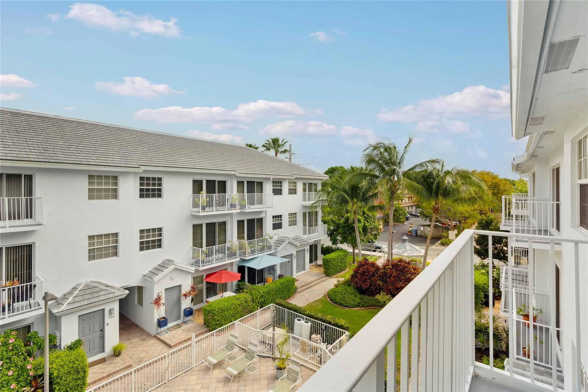2725 NE 8th Ave 115