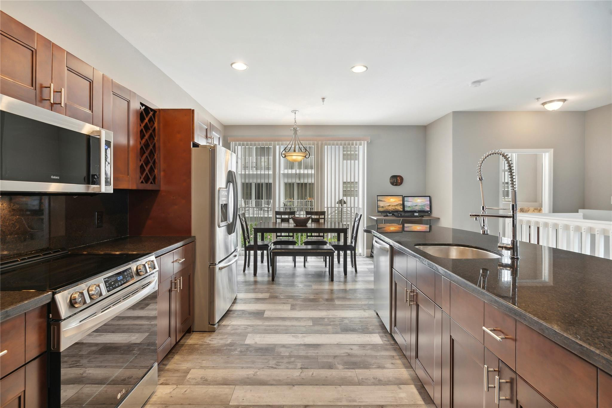 2725 NE 8th Ave 115