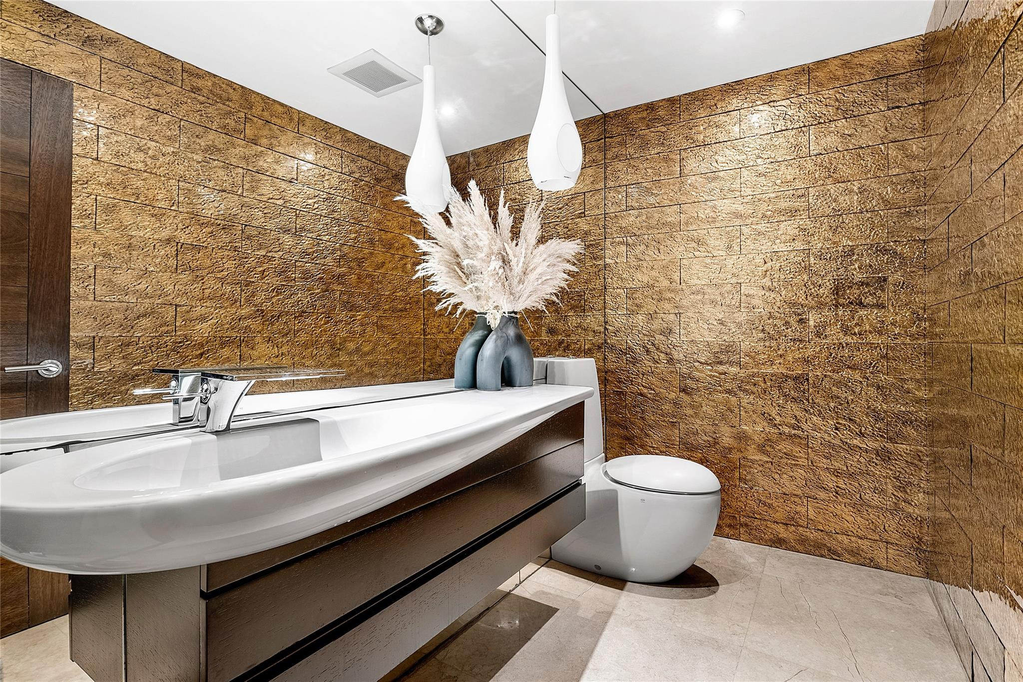 9464 NW 52nd Doral Ln