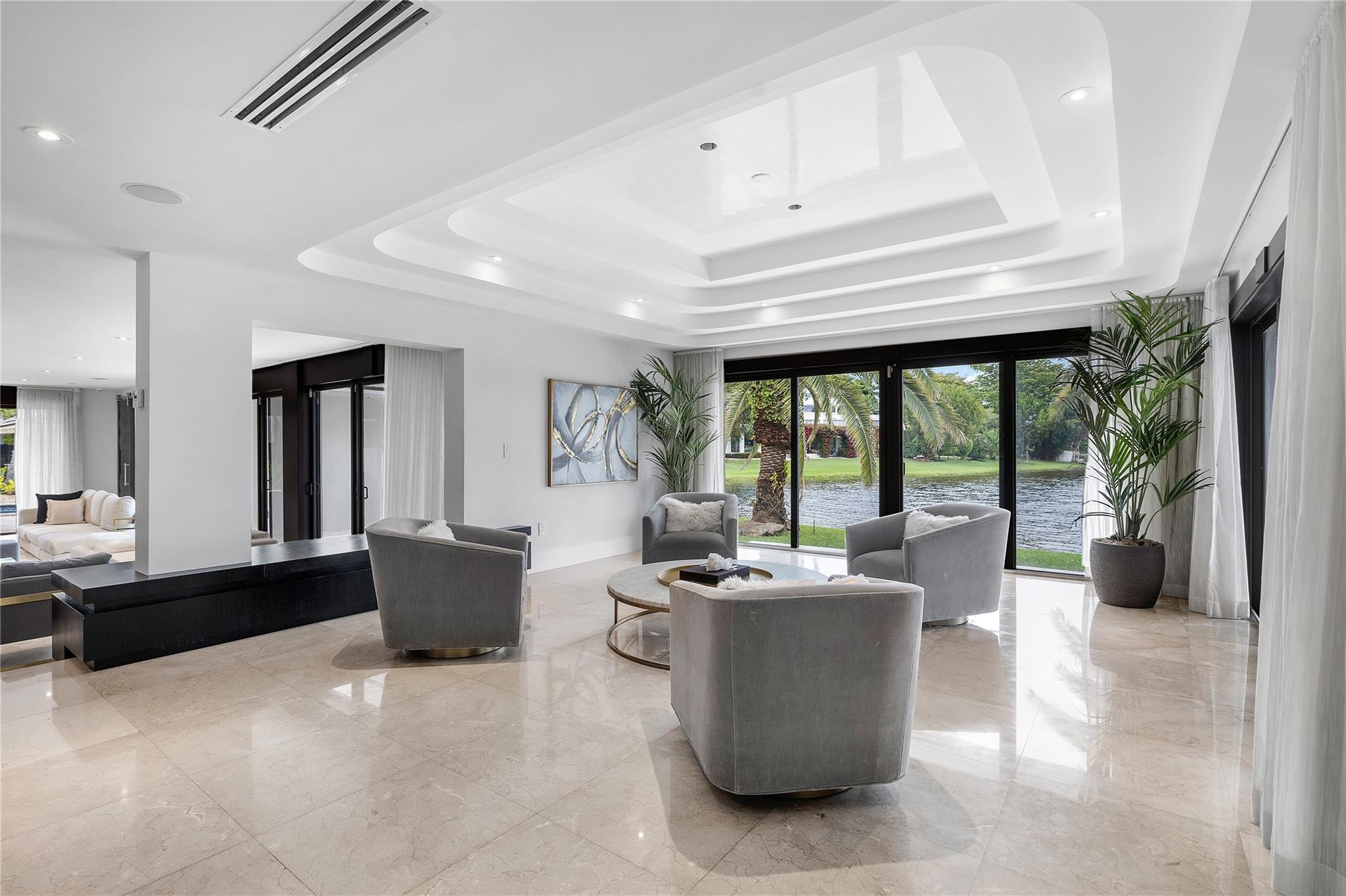 9464 NW 52nd Doral Ln