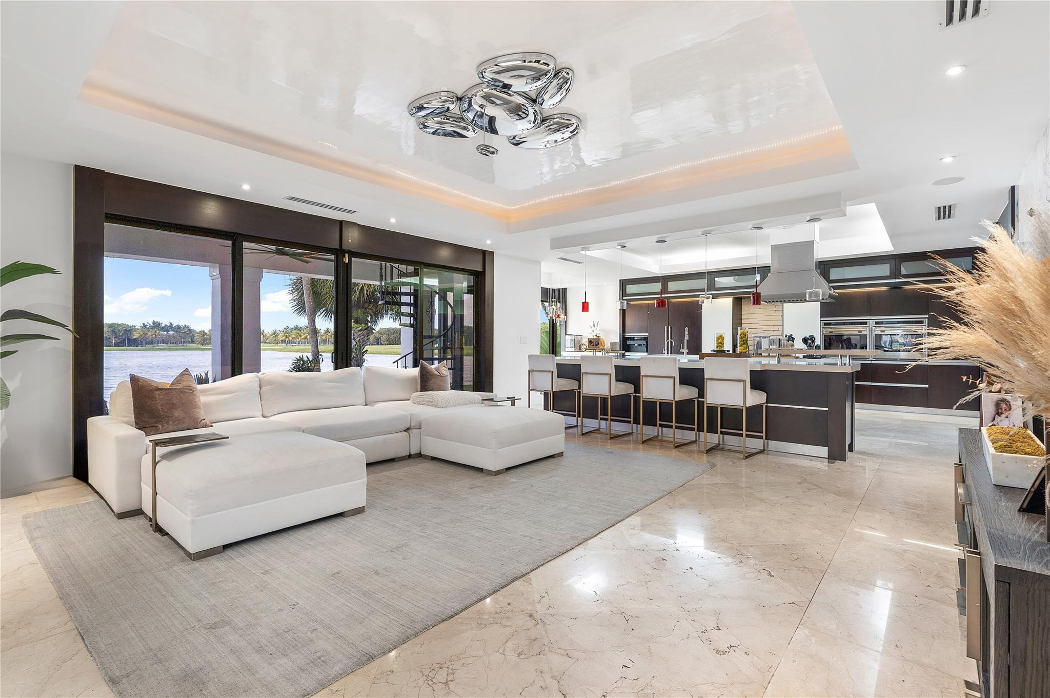 9464 NW 52nd Doral Ln