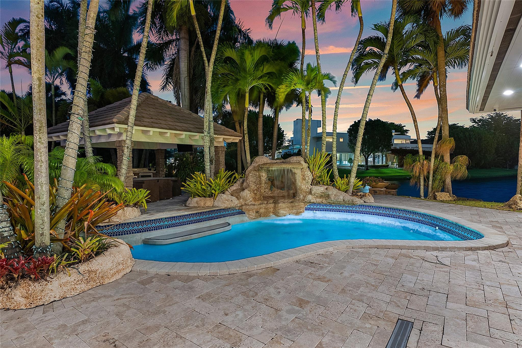 9464 NW 52nd Doral Ln