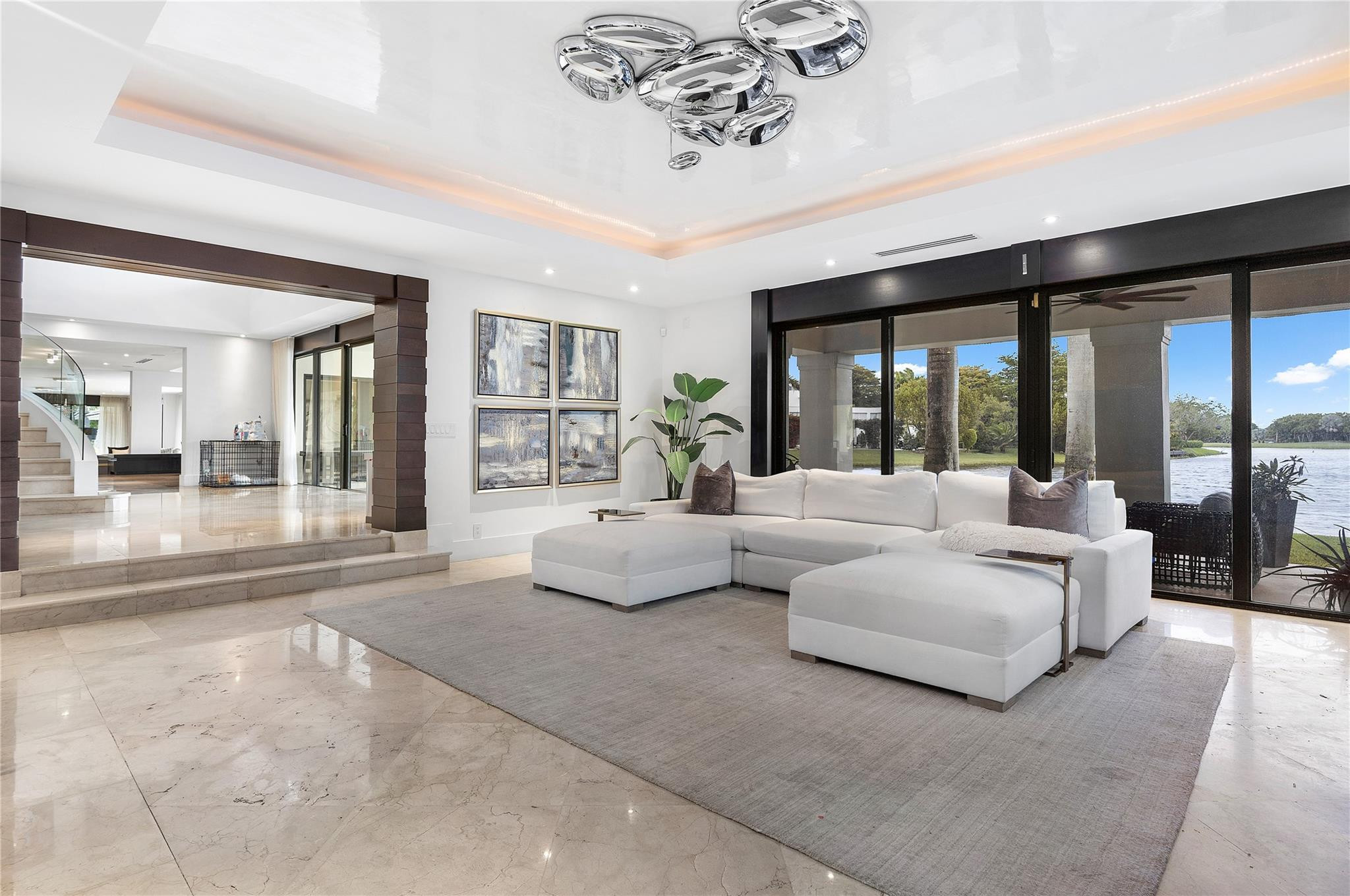 9464 NW 52nd Doral Ln