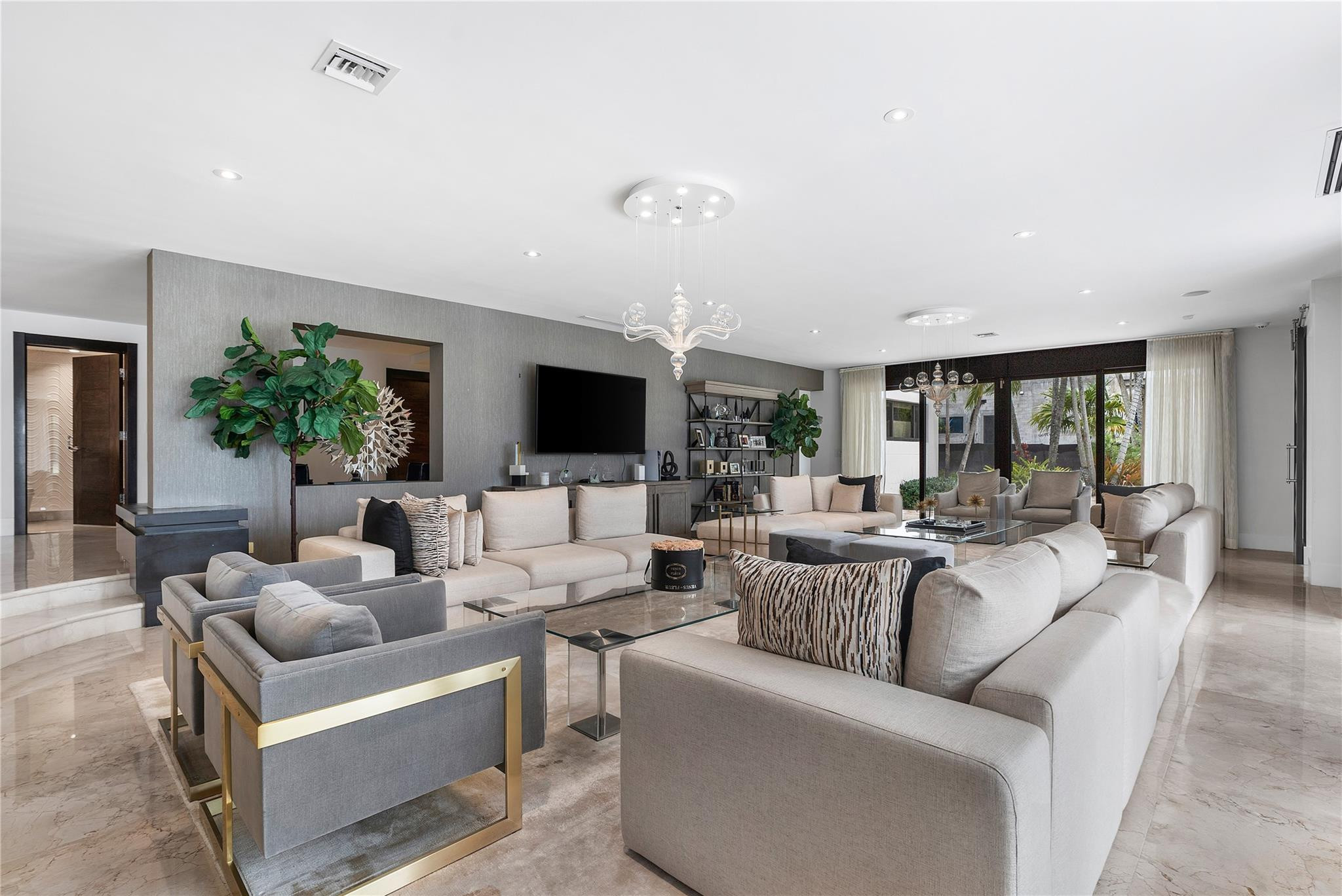 9464 NW 52nd Doral Ln