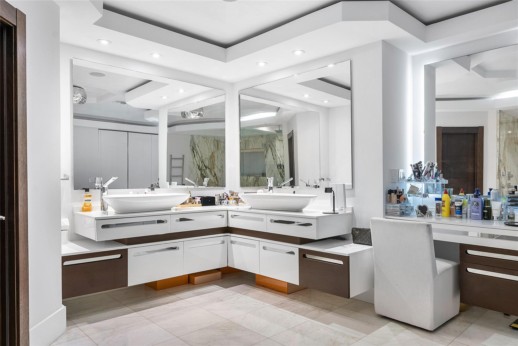 9464 NW 52nd Doral Ln