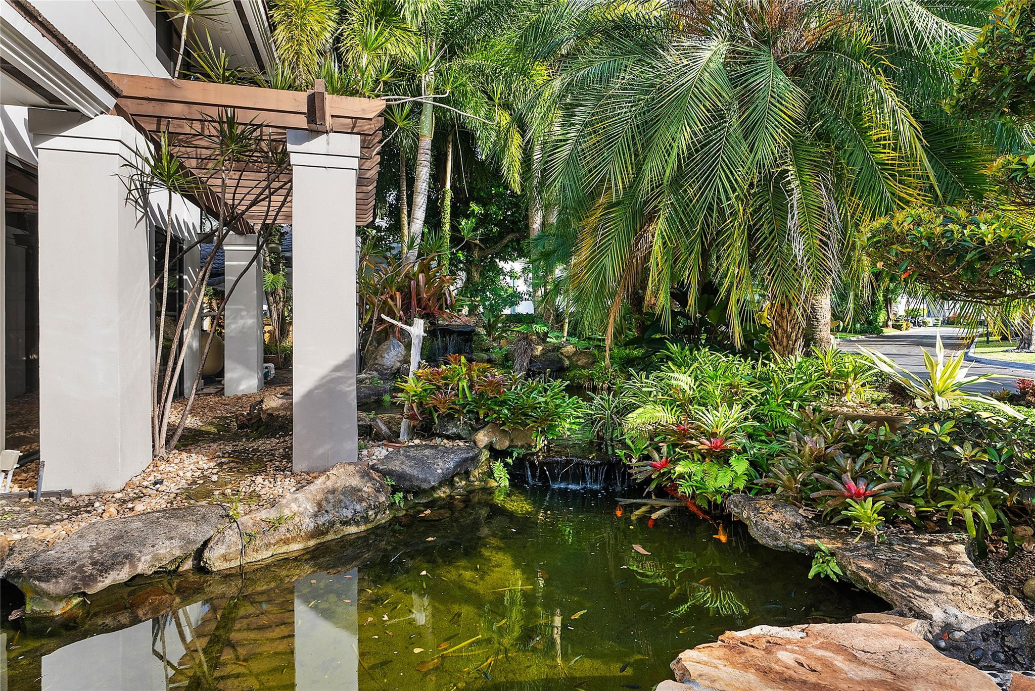 9464 NW 52nd Doral Ln