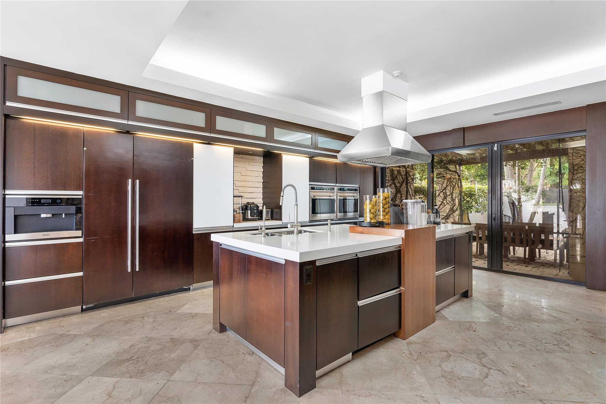 9464 NW 52nd Doral Ln