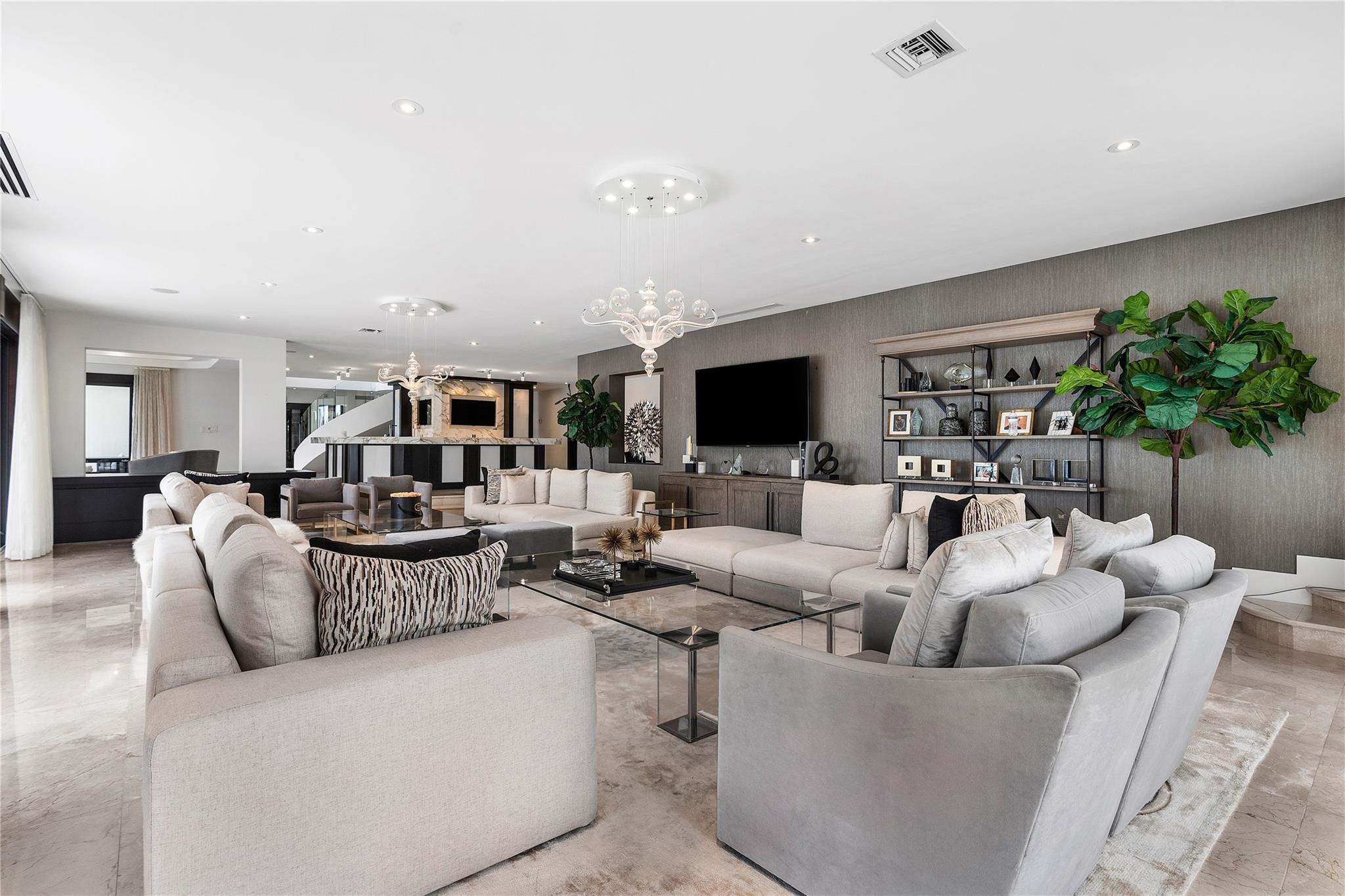 9464 NW 52nd Doral Ln