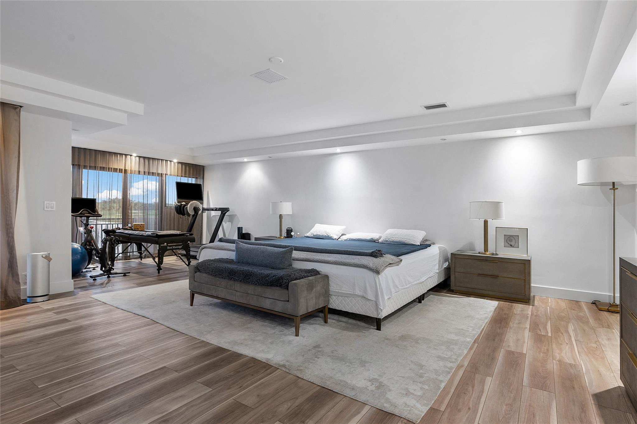 9464 NW 52nd Doral Ln