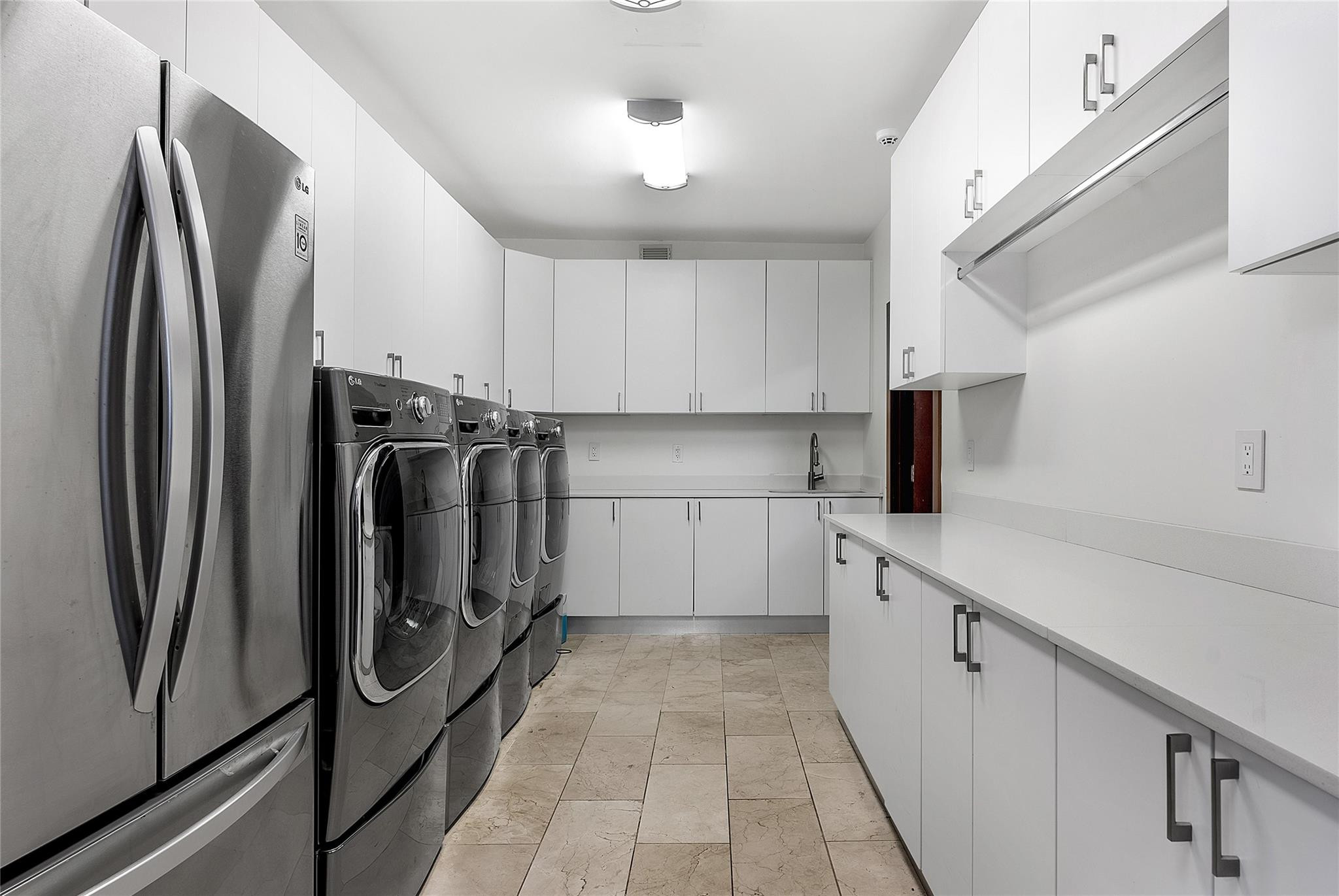 9464 NW 52nd Doral Ln