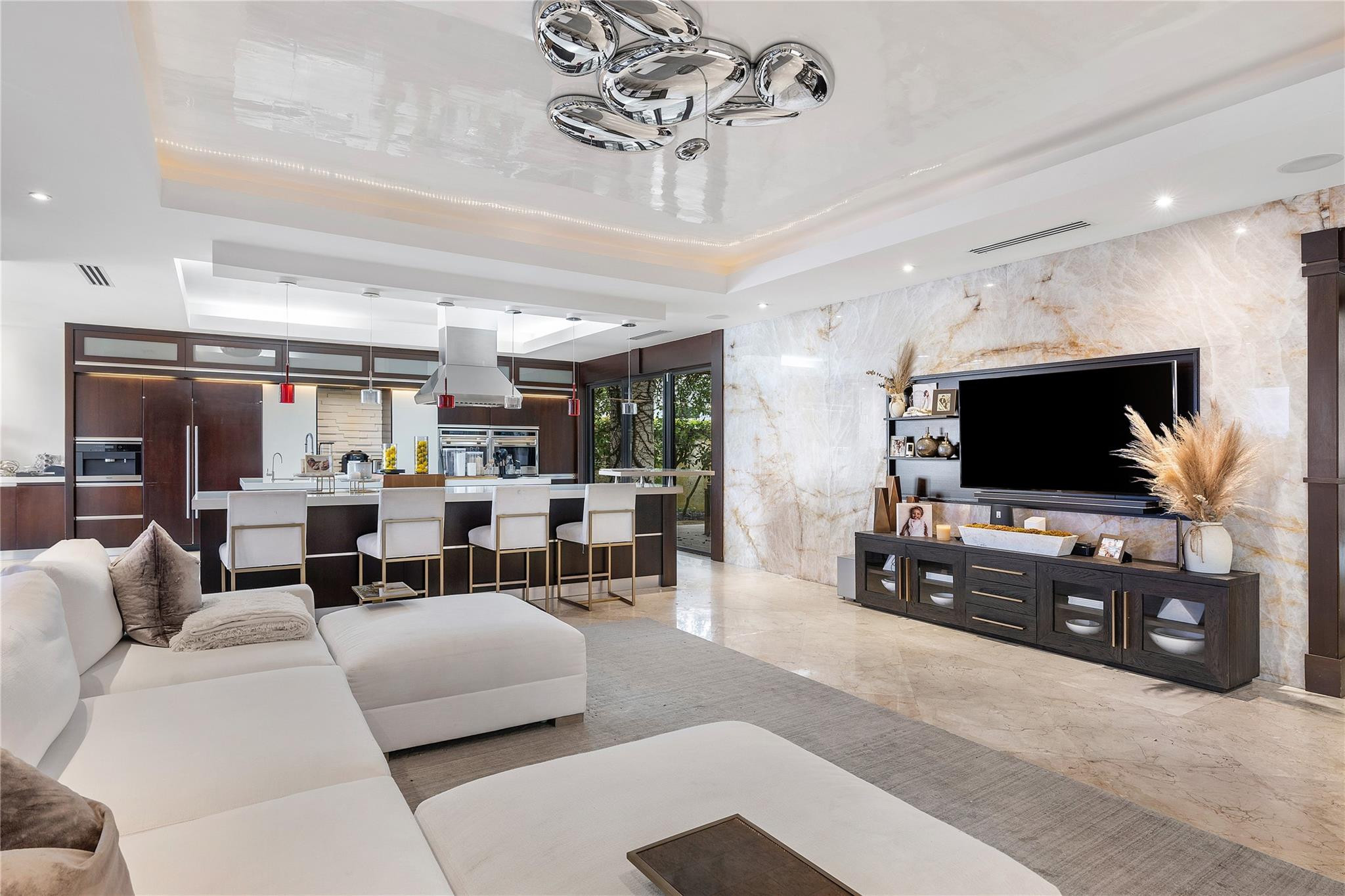 9464 NW 52nd Doral Ln