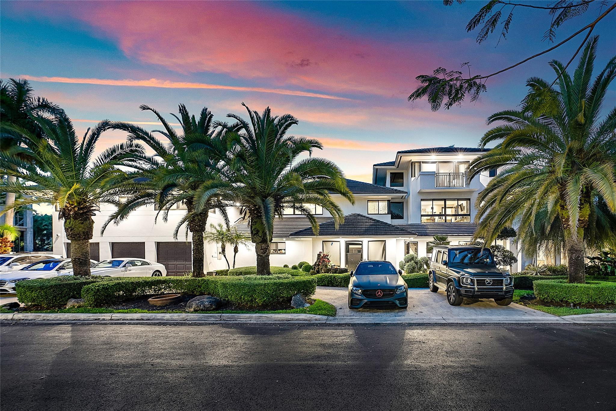 9464 NW 52nd Doral Ln