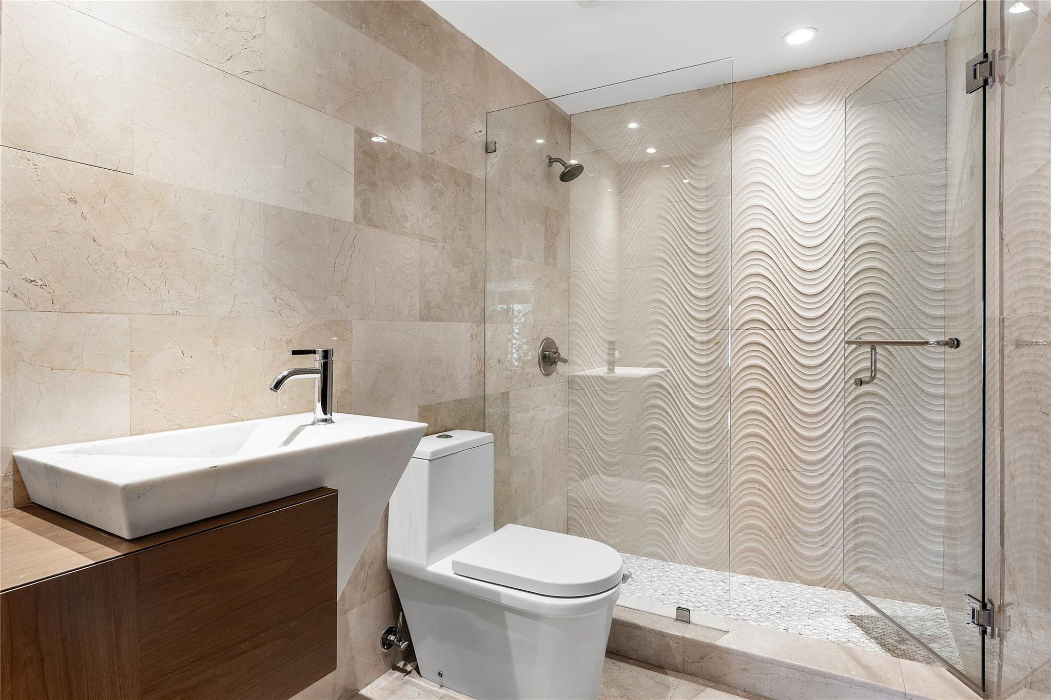 9464 NW 52nd Doral Ln