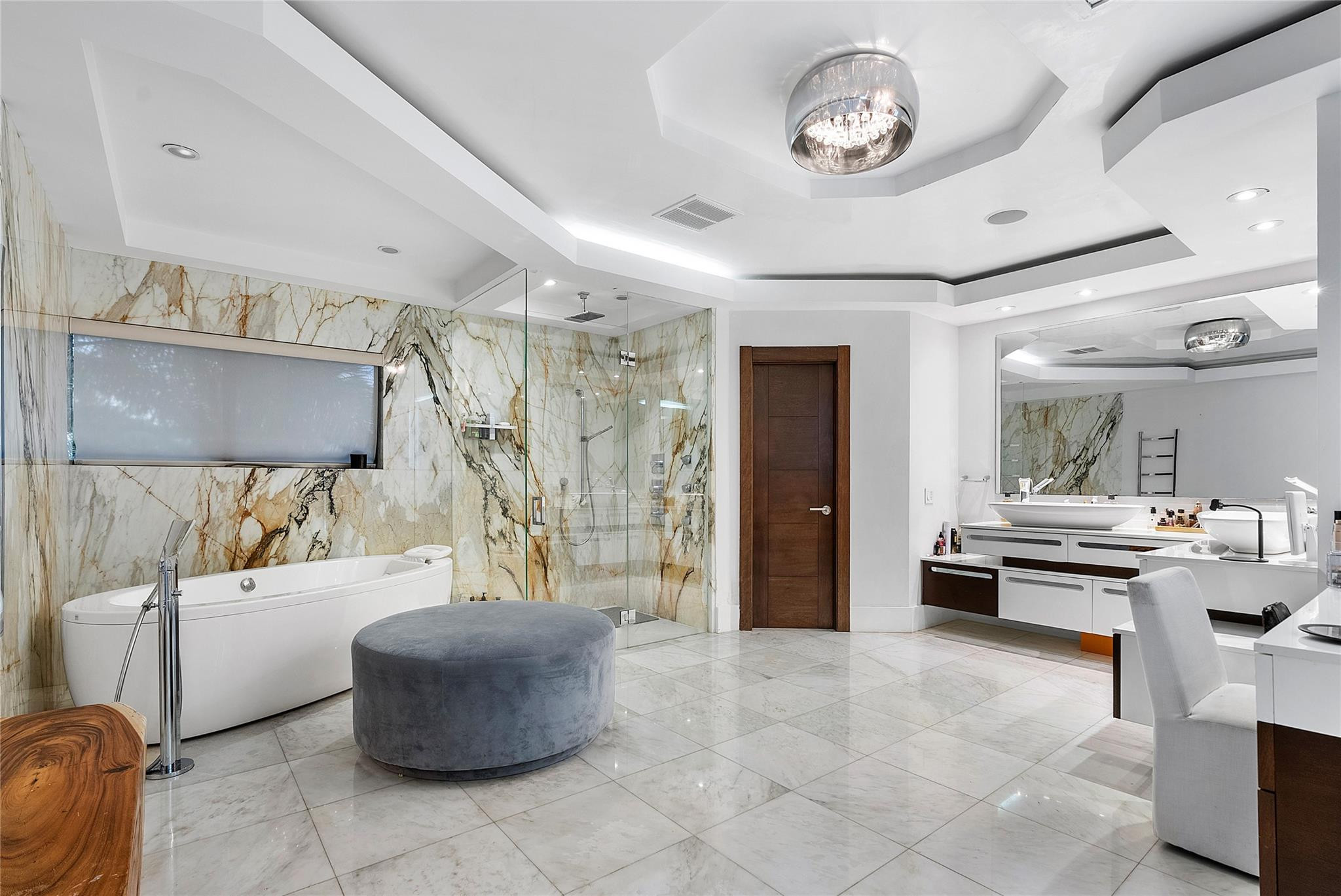 9464 NW 52nd Doral Ln