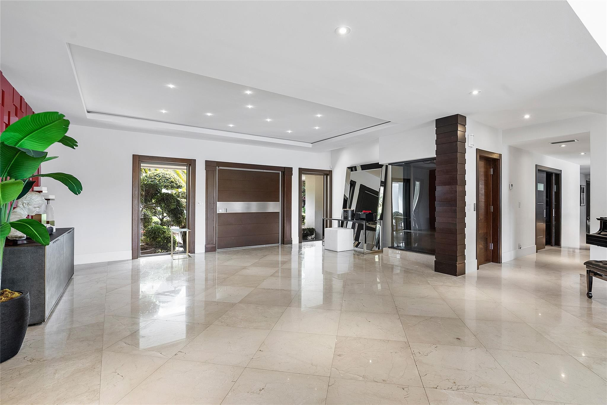 9464 NW 52nd Doral Ln