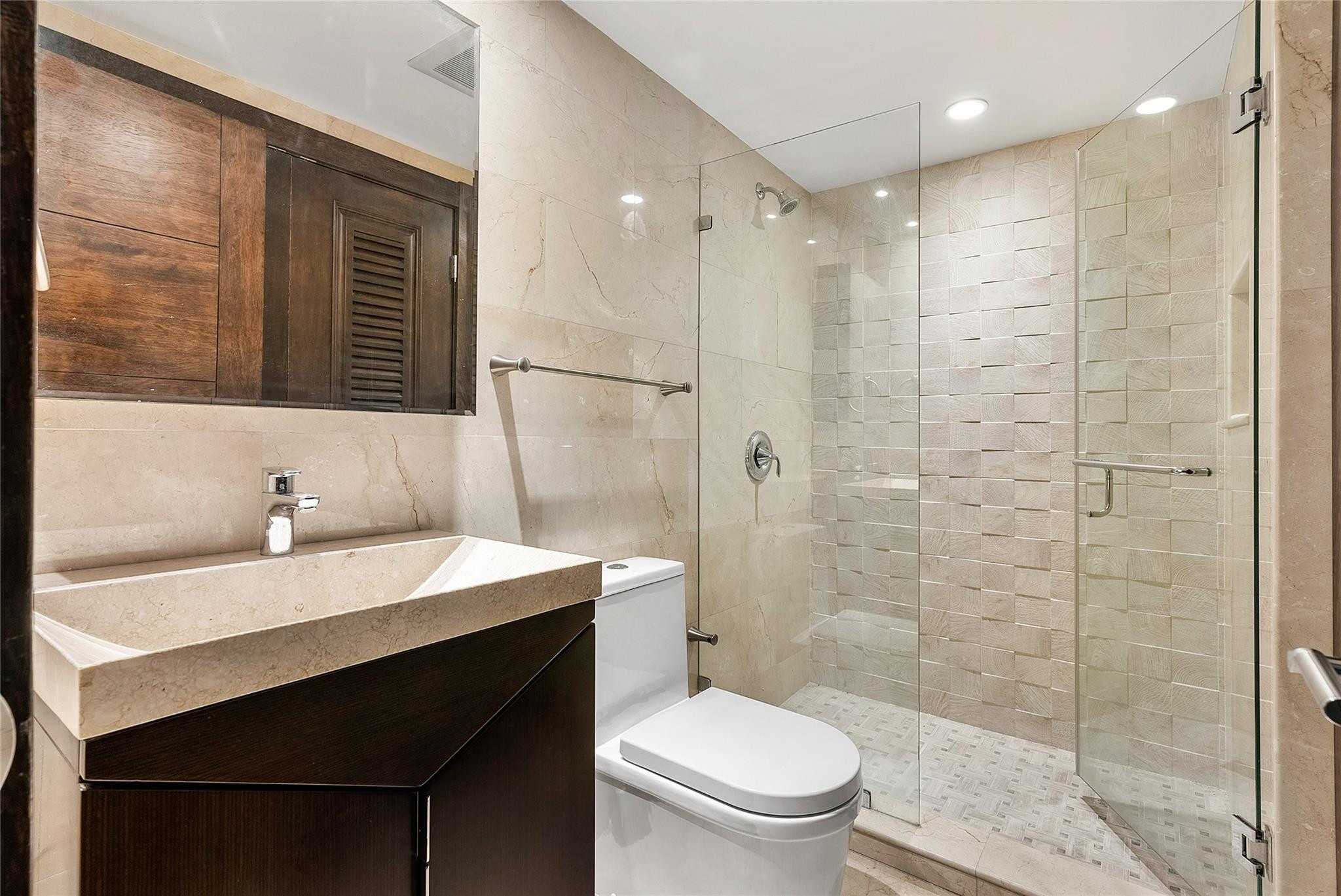 9464 NW 52nd Doral Ln