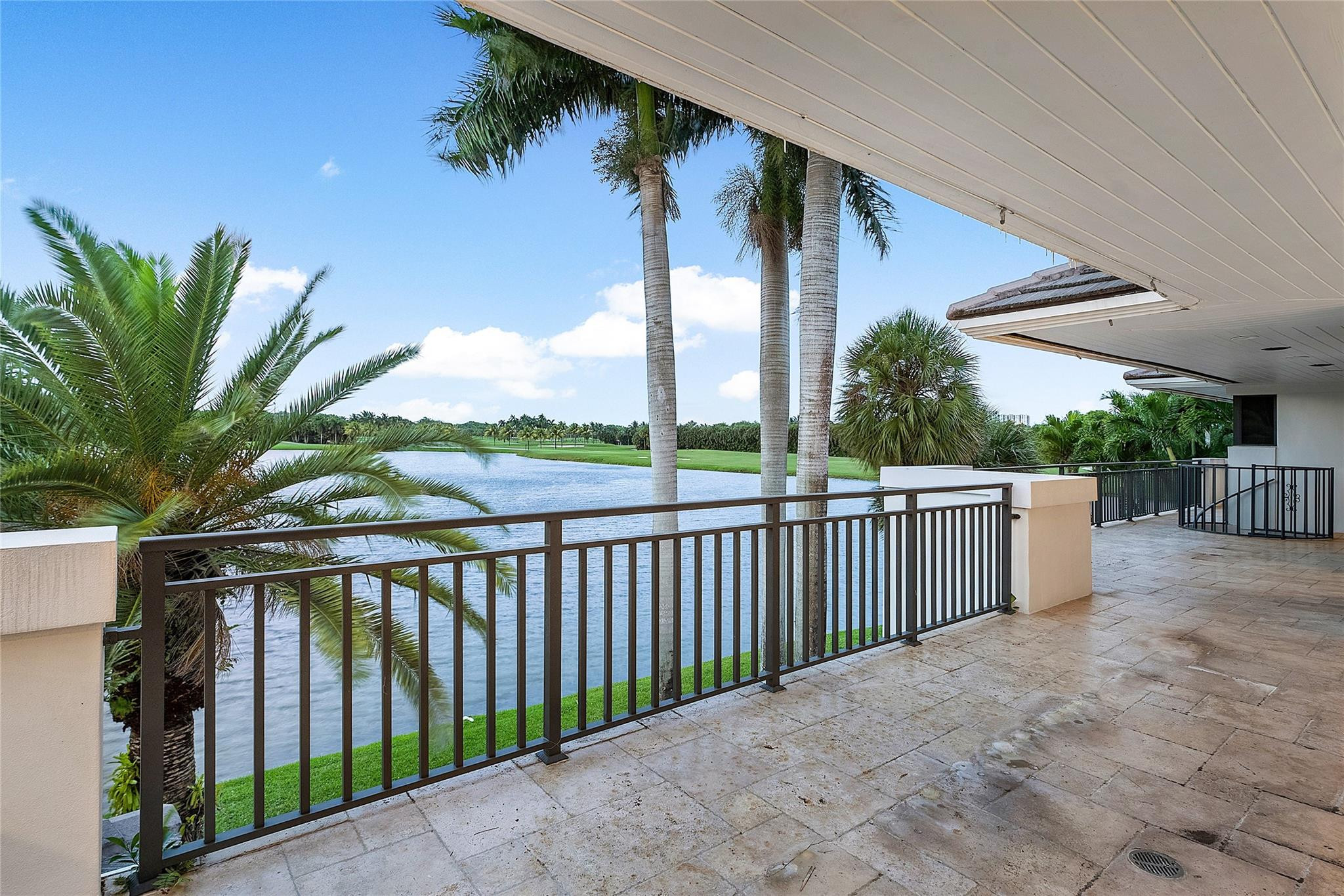 9464 NW 52nd Doral Ln