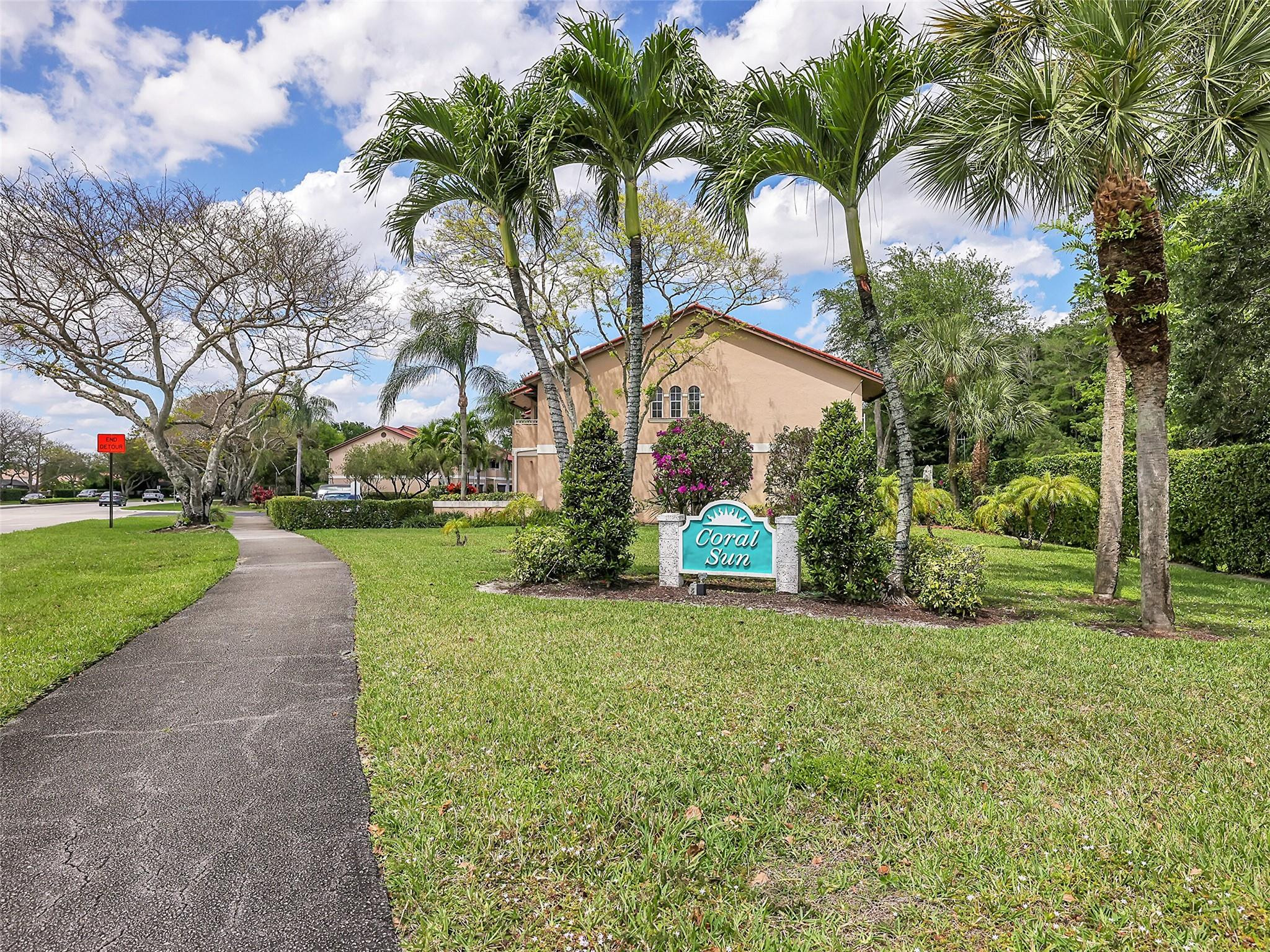 4957 Riverside Dr 1003