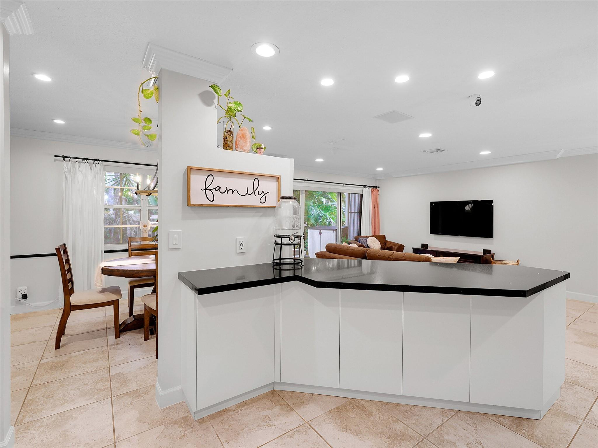 4957 Riverside Dr 1003