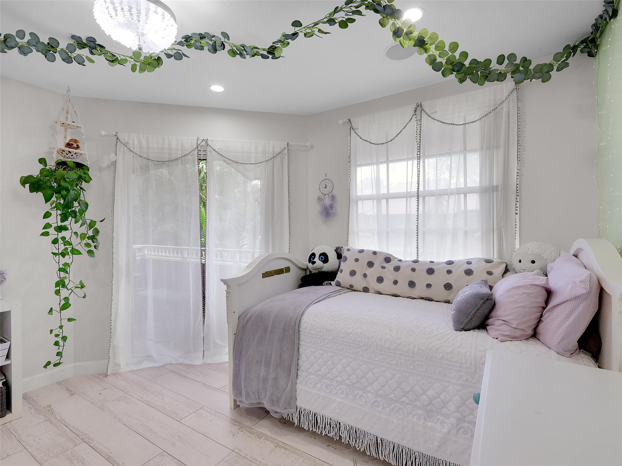 4957 Riverside Dr 1003