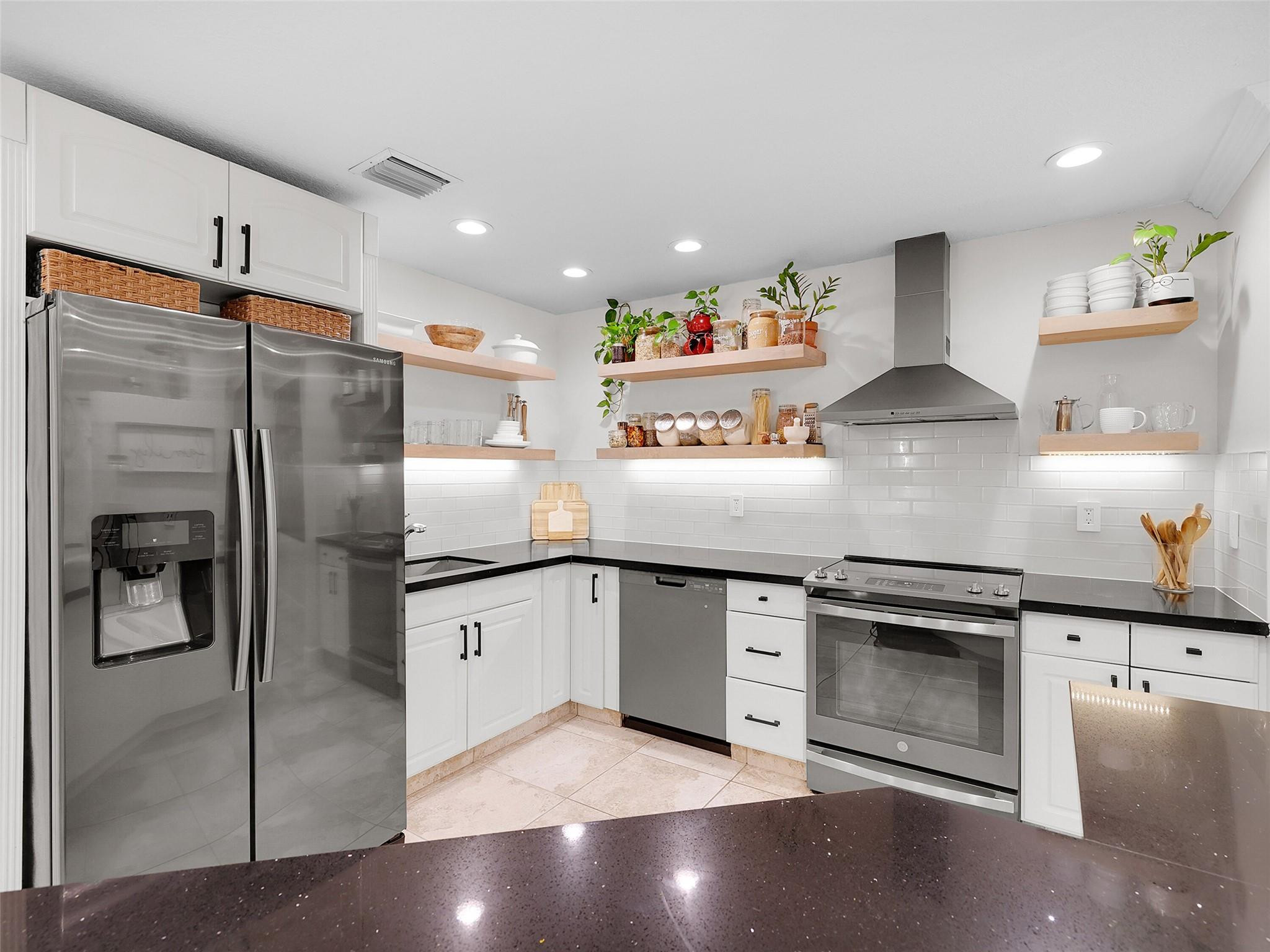 4957 Riverside Dr 1003