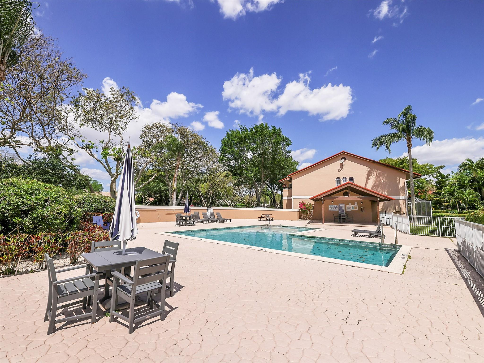 4957 Riverside Dr 1003