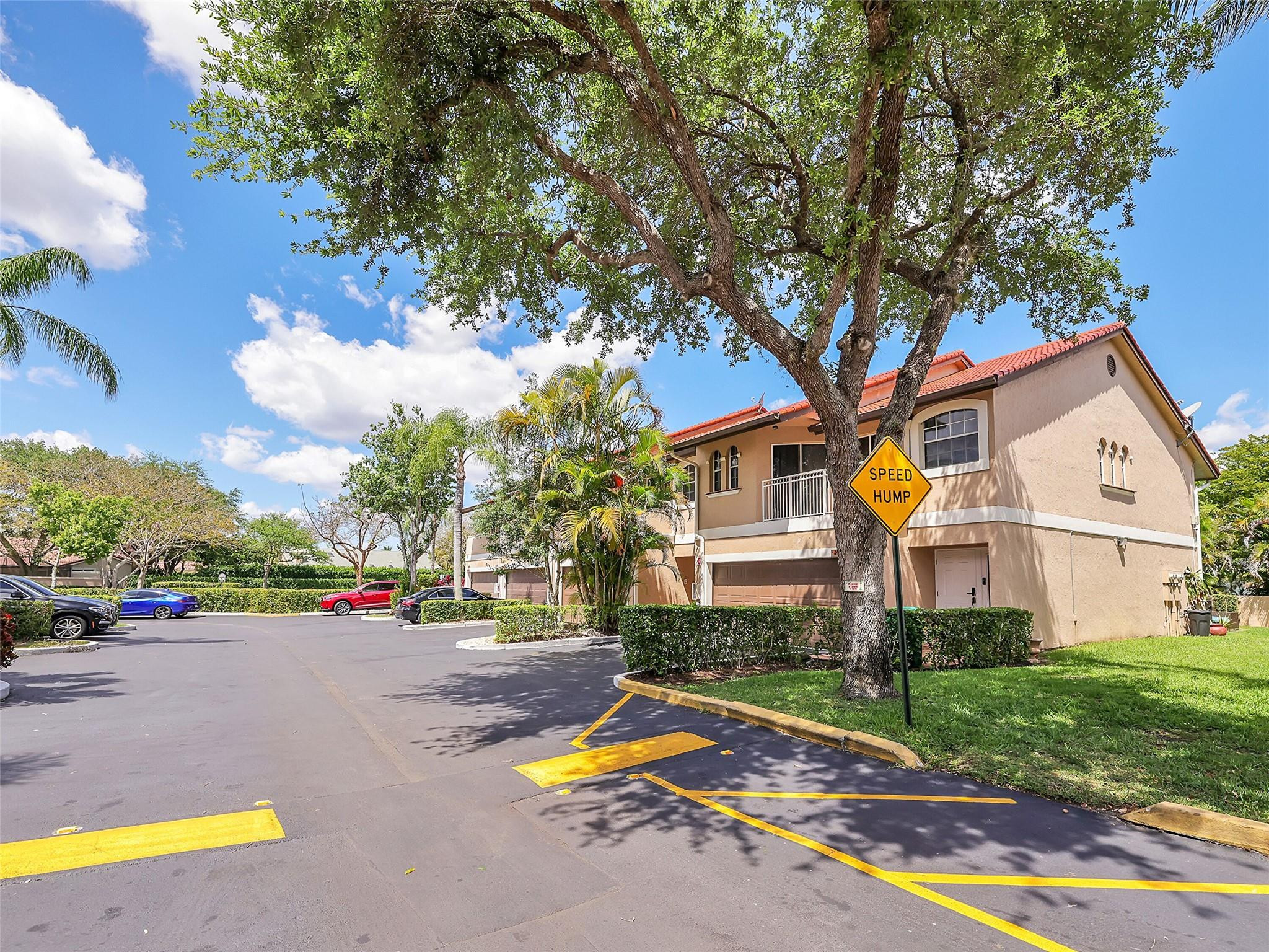 4957 Riverside Dr 1003