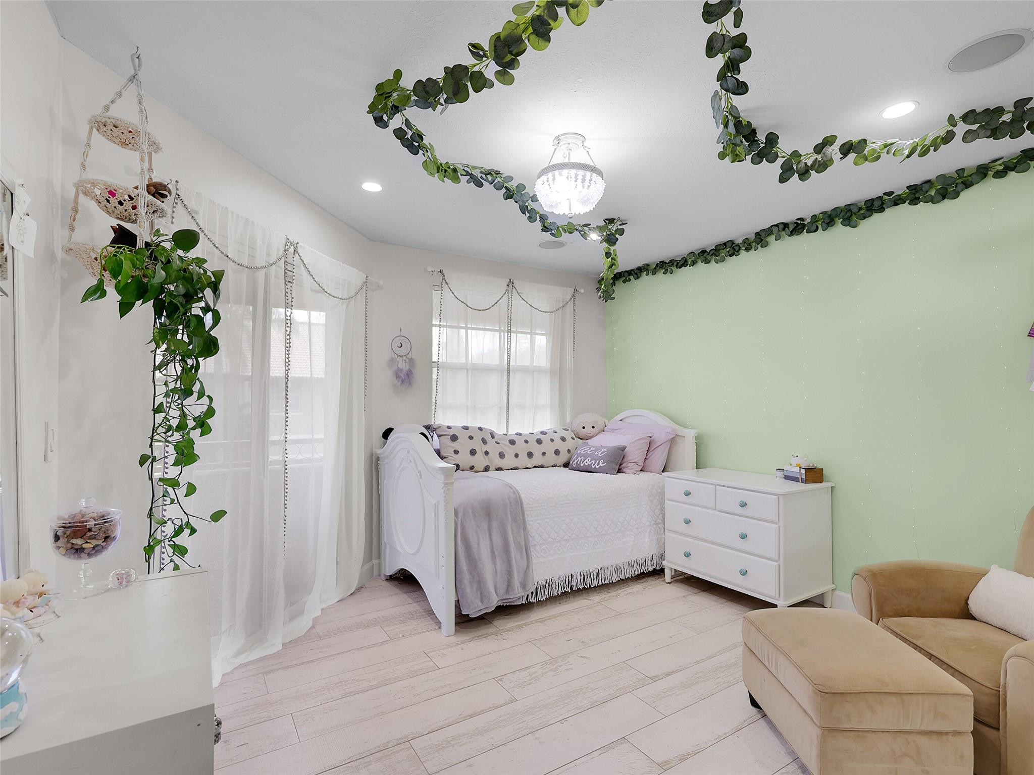 4957 Riverside Dr 1003