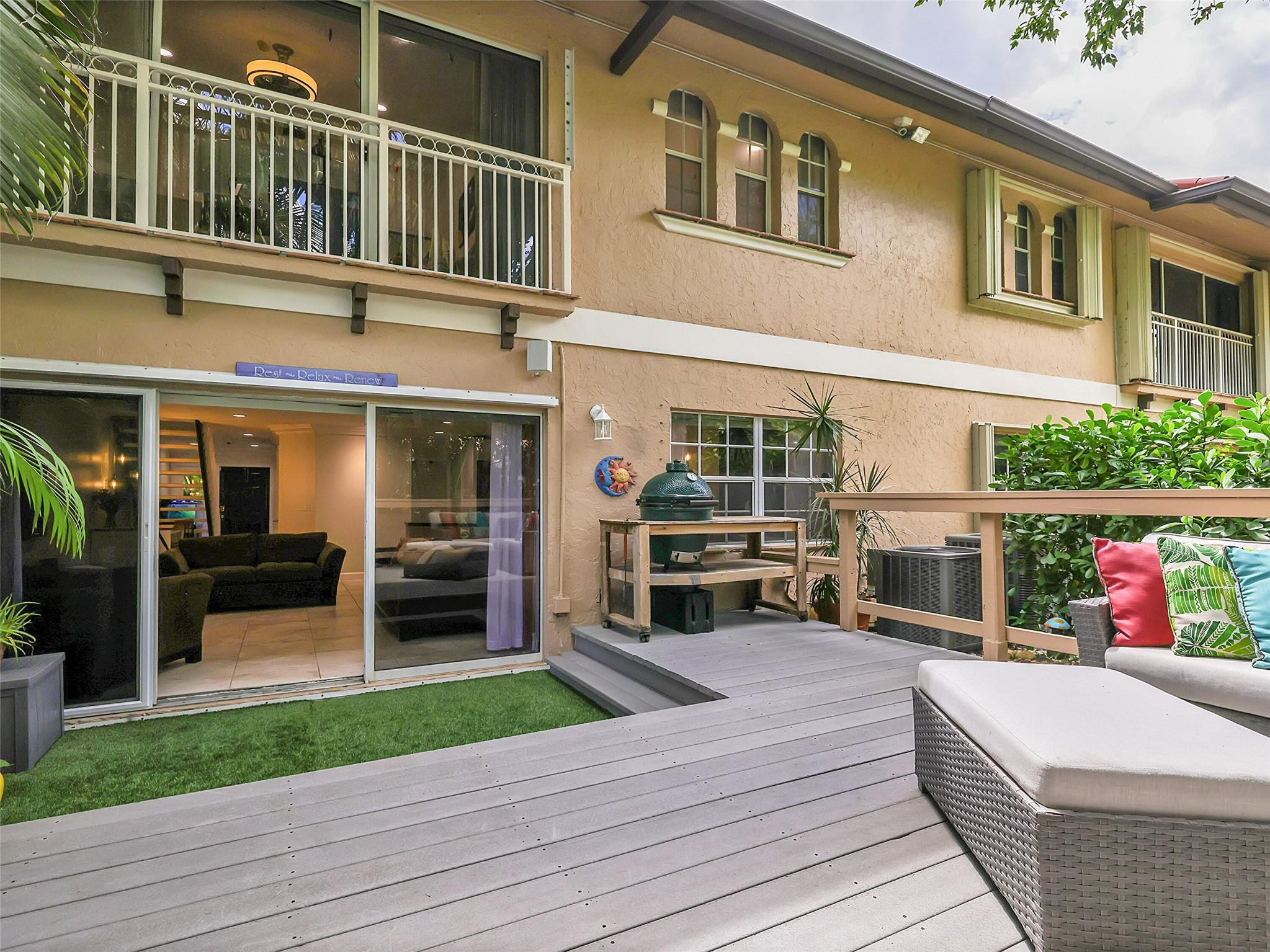 4957 Riverside Dr 1003