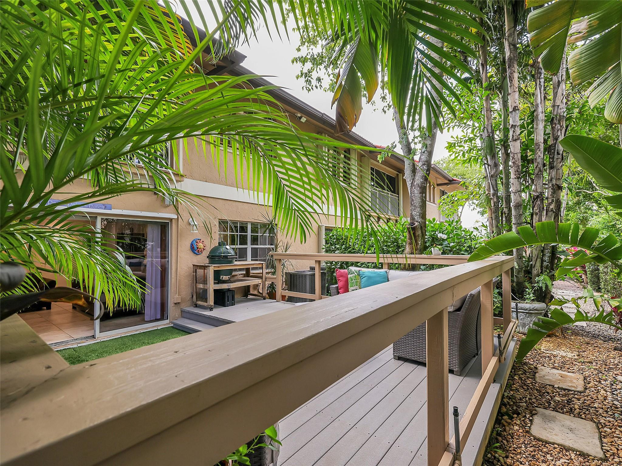 4957 Riverside Dr 1003