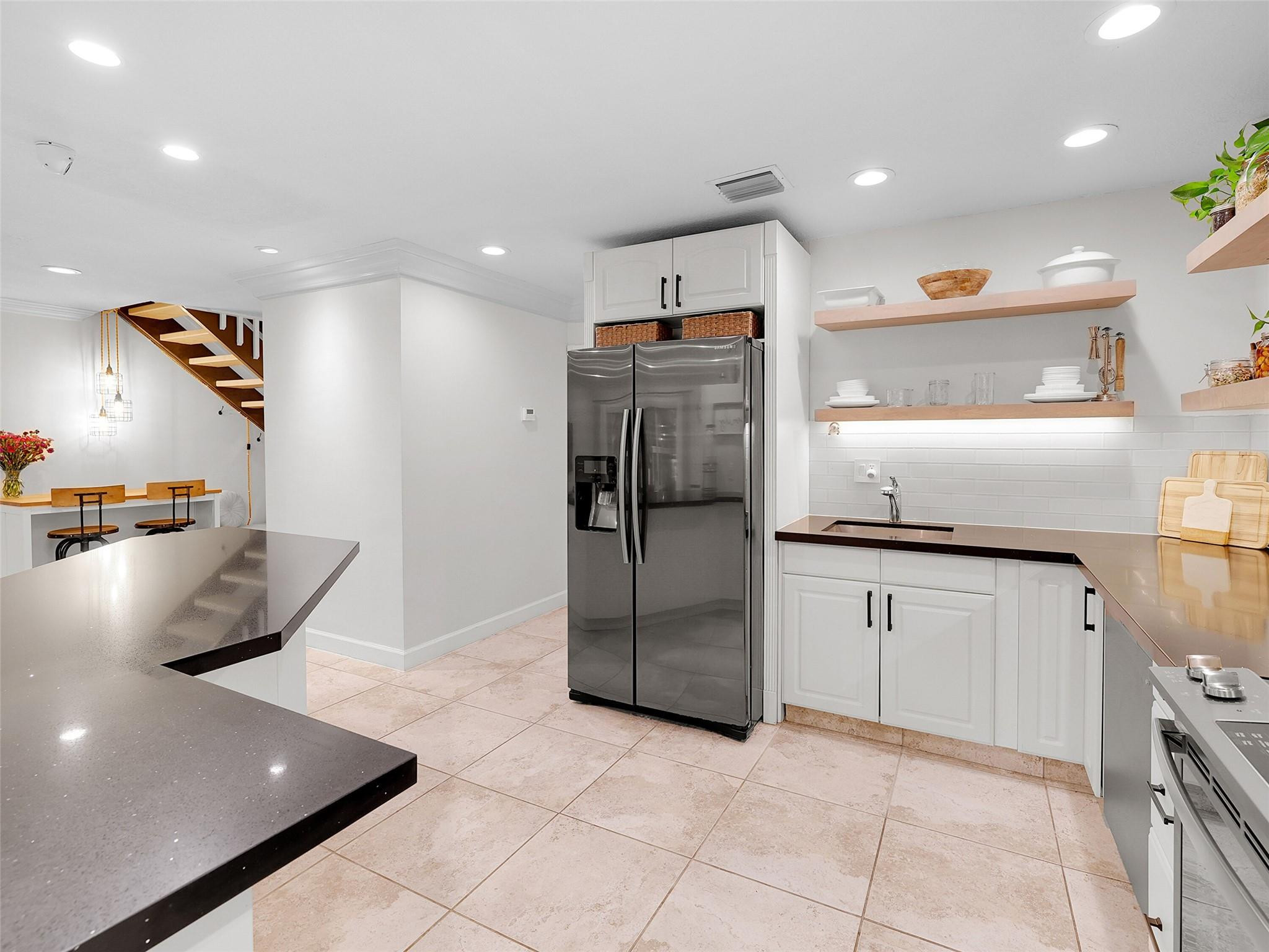 4957 Riverside Dr 1003