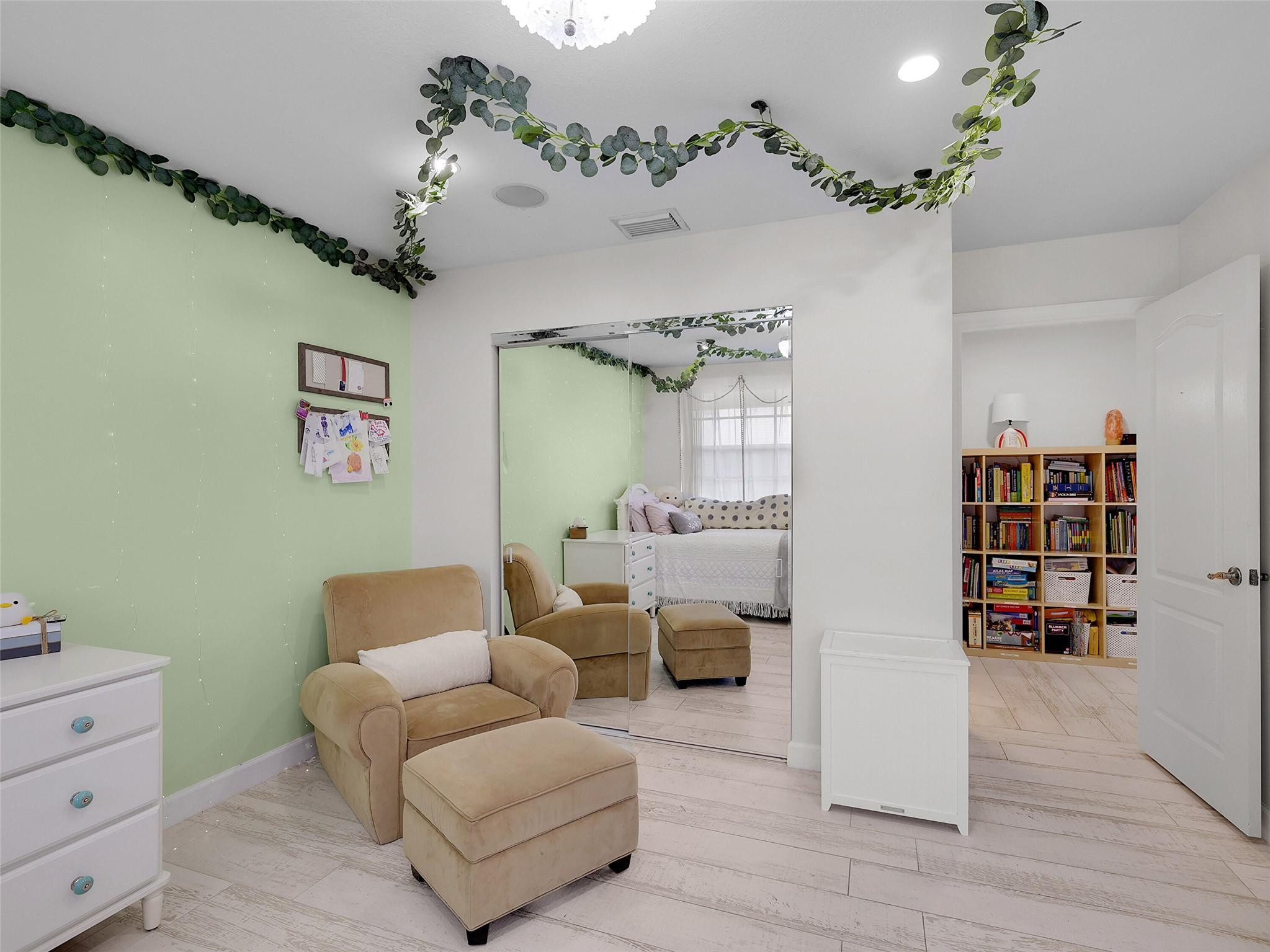 4957 Riverside Dr 1003