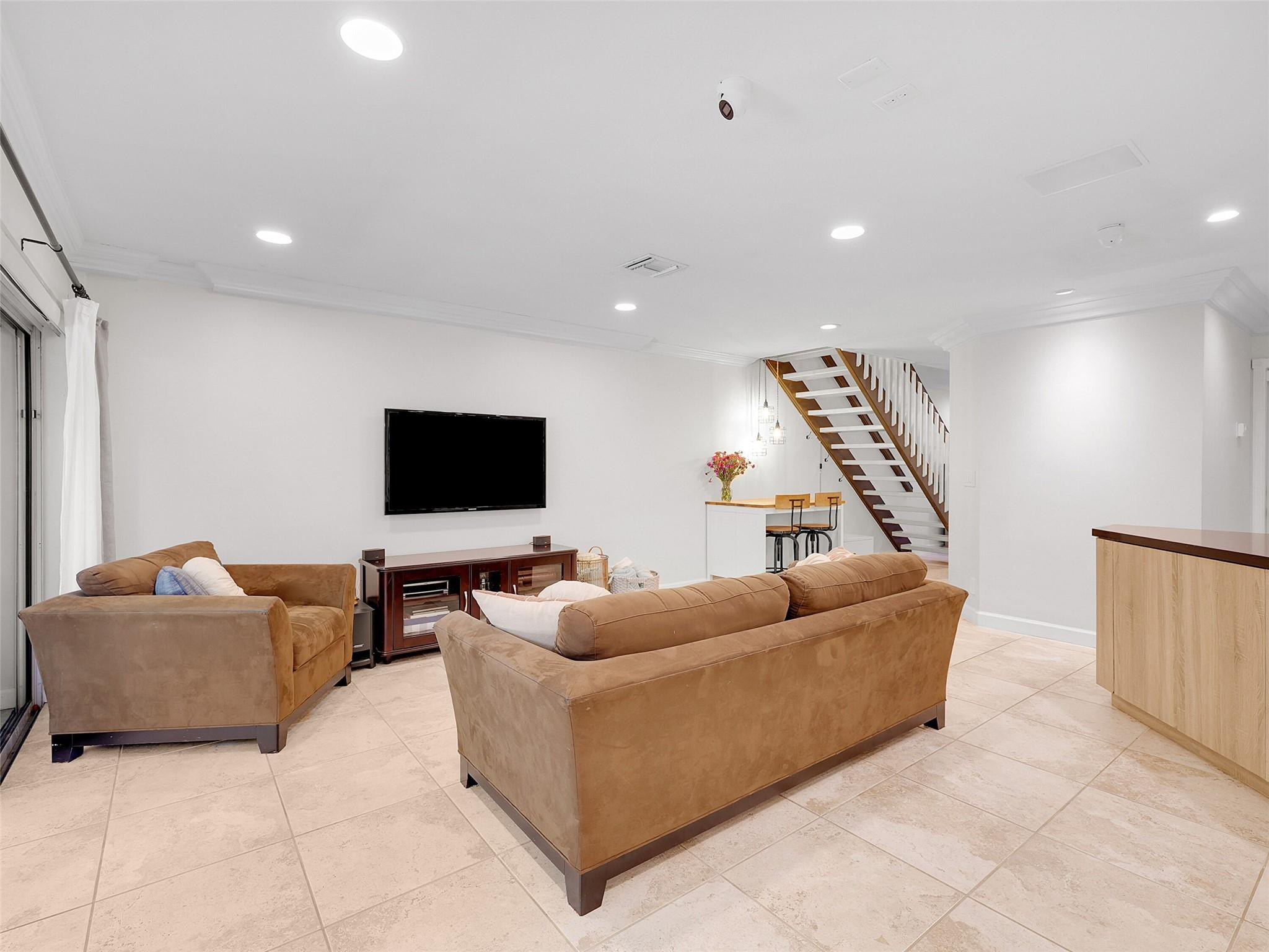 4957 Riverside Dr 1003