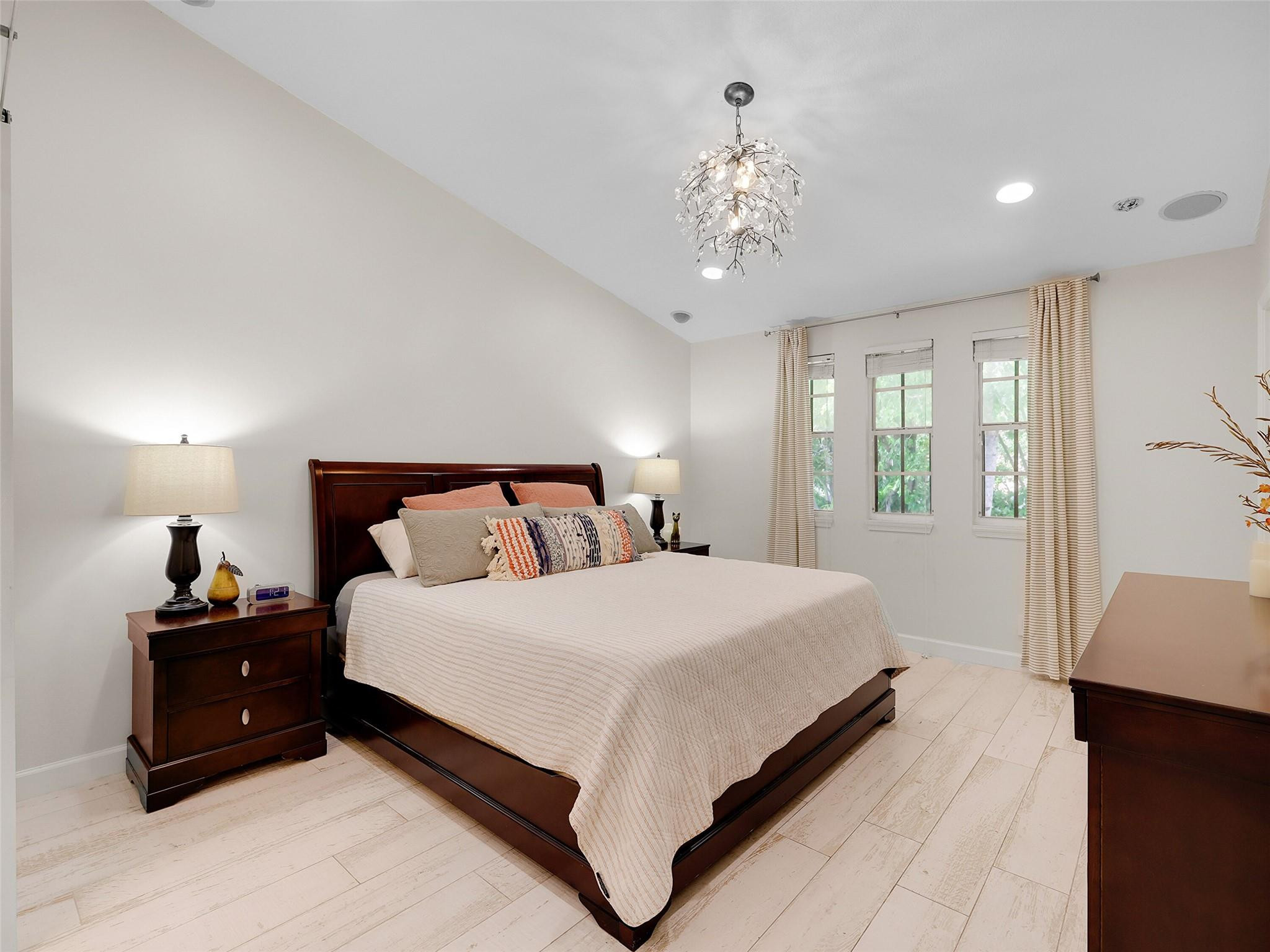 4957 Riverside Dr 1003