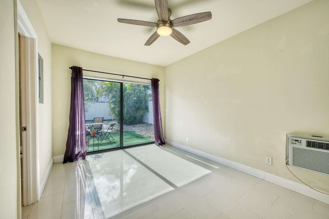 207 SE 10th Terrace 3