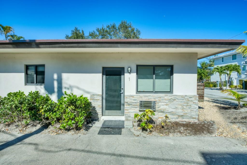 207 SE 10th Terrace 3