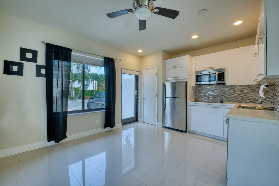 207 SE 10th Terrace 3