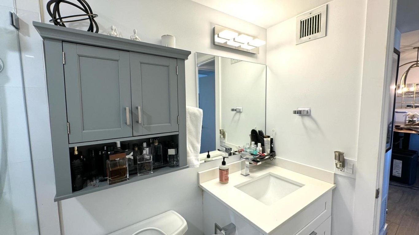 900 NE 18th Ave 1204